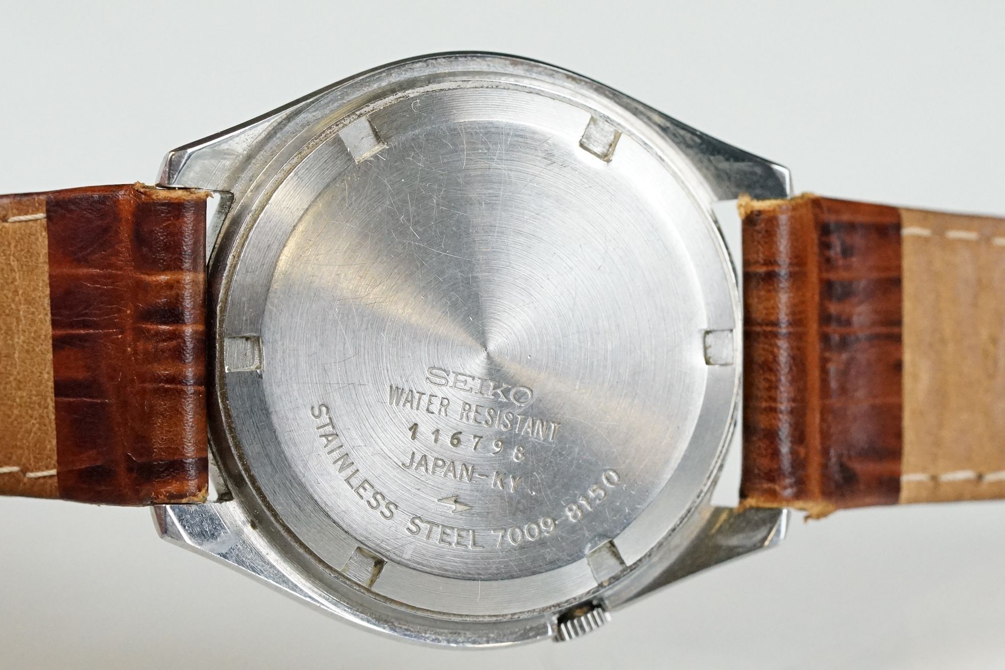Two gents Seiko wristwatches to include a steel cased Seiko 5 automatic, day & date function to 3 - Image 8 of 17