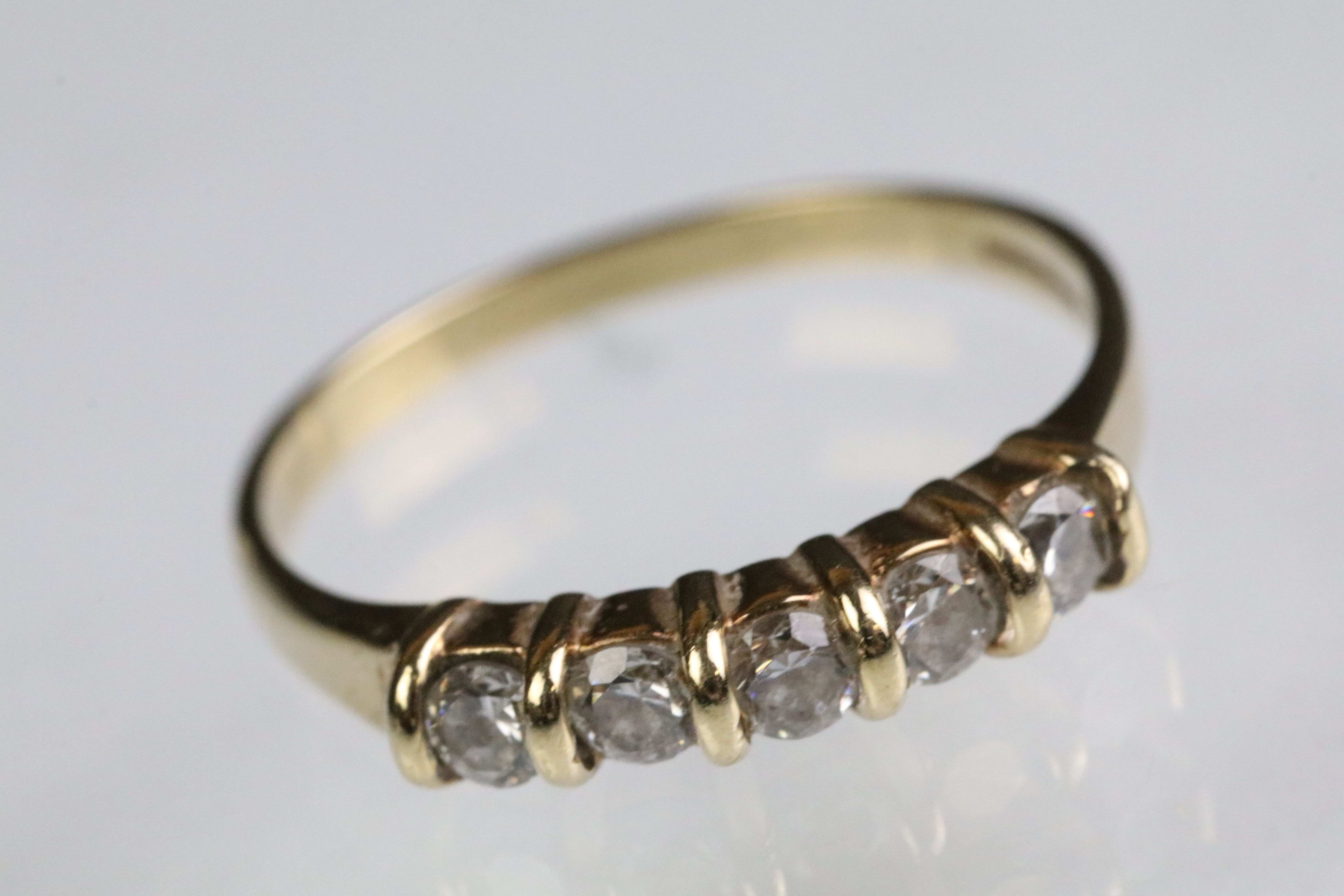 Two hallmarked 9ct gold rings to include a five stone CZ ring (hallmarked Birmingham, size N.5), - Bild 8 aus 11