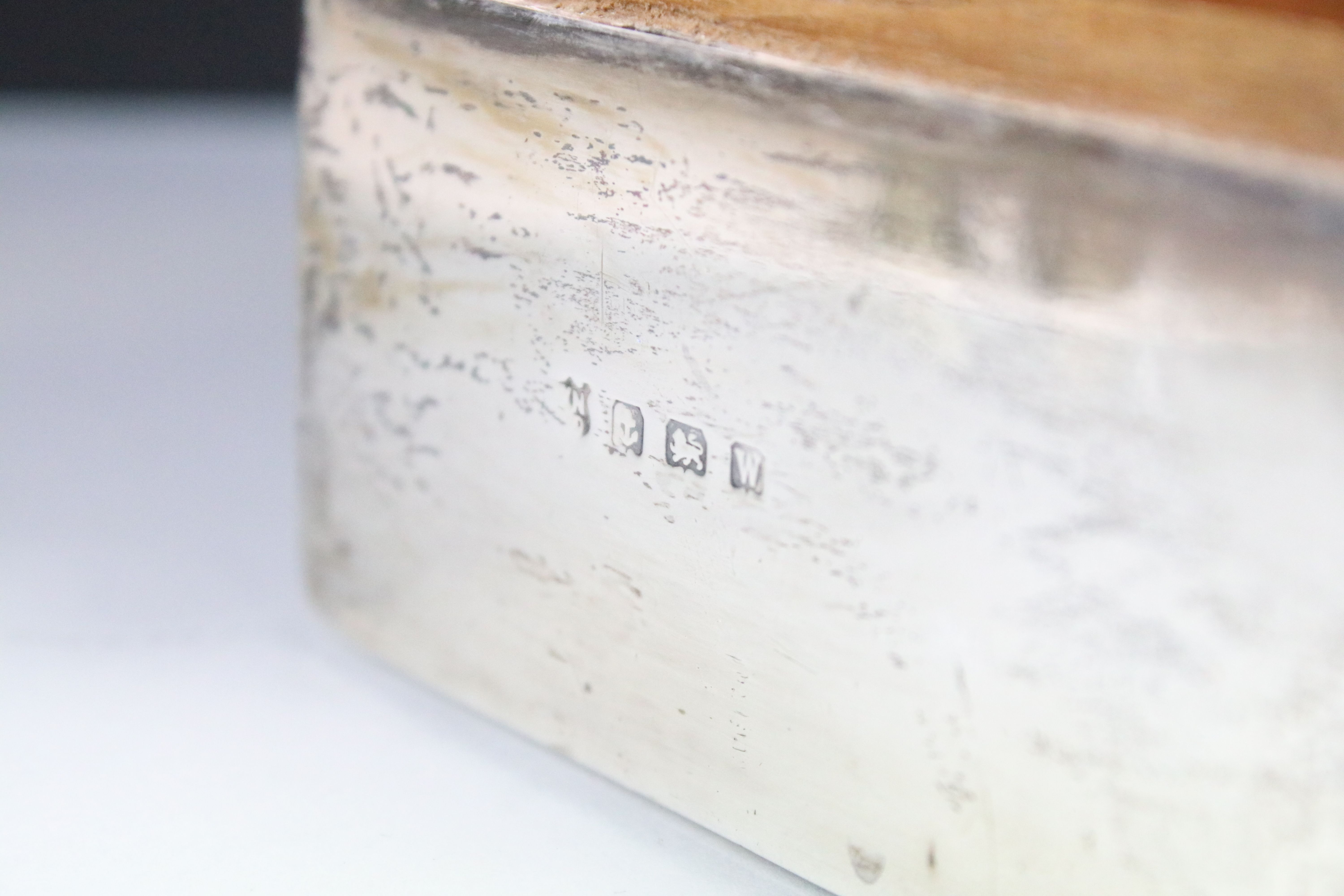 1920s silver hallmarked desk top box with initial panel to lid (hallmarked Birmingham 1921) - Bild 9 aus 9