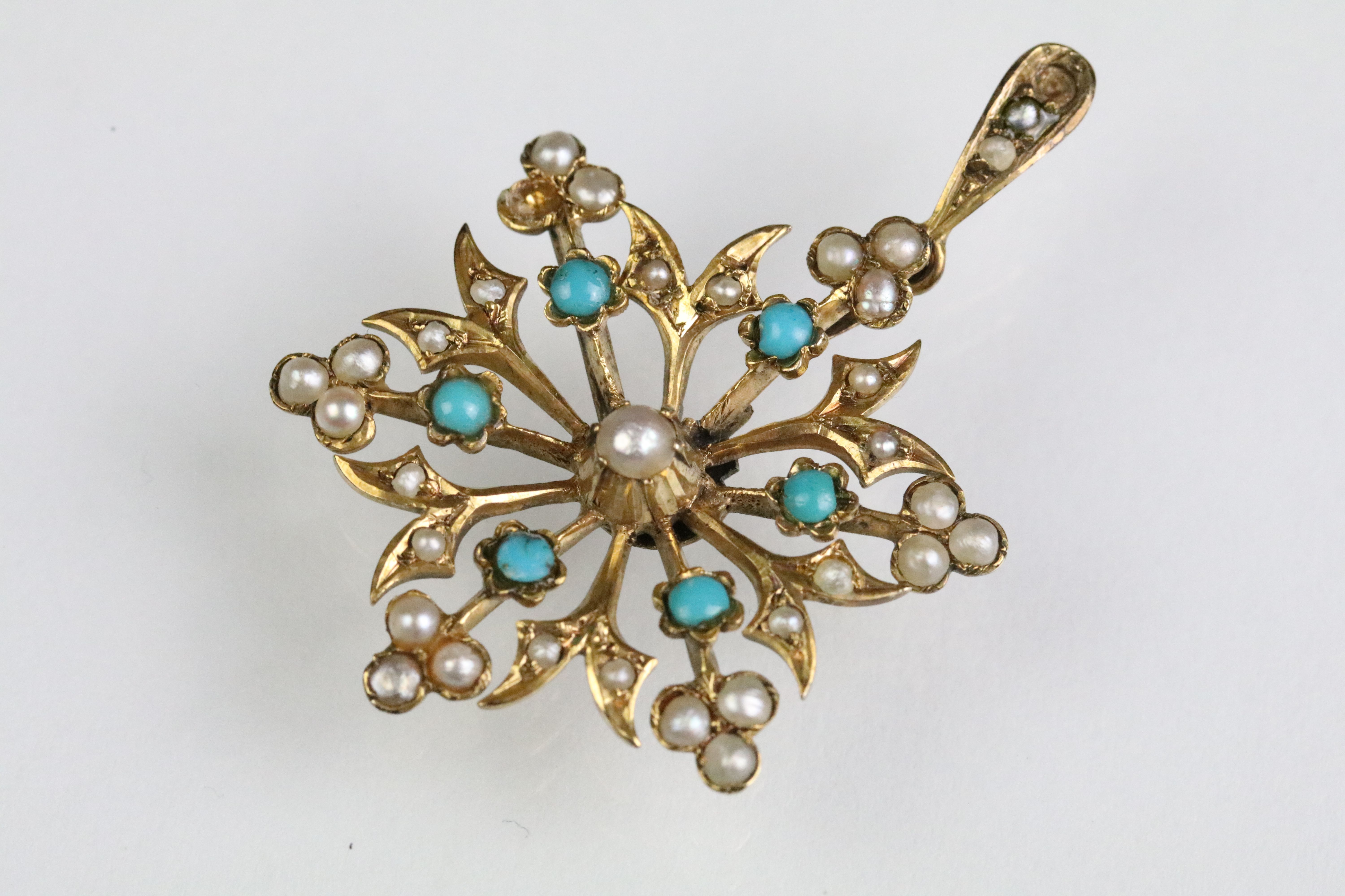 Two early 20th Century floral pendants to include a turquoise and pearl set example, and a pearl - Bild 5 aus 7