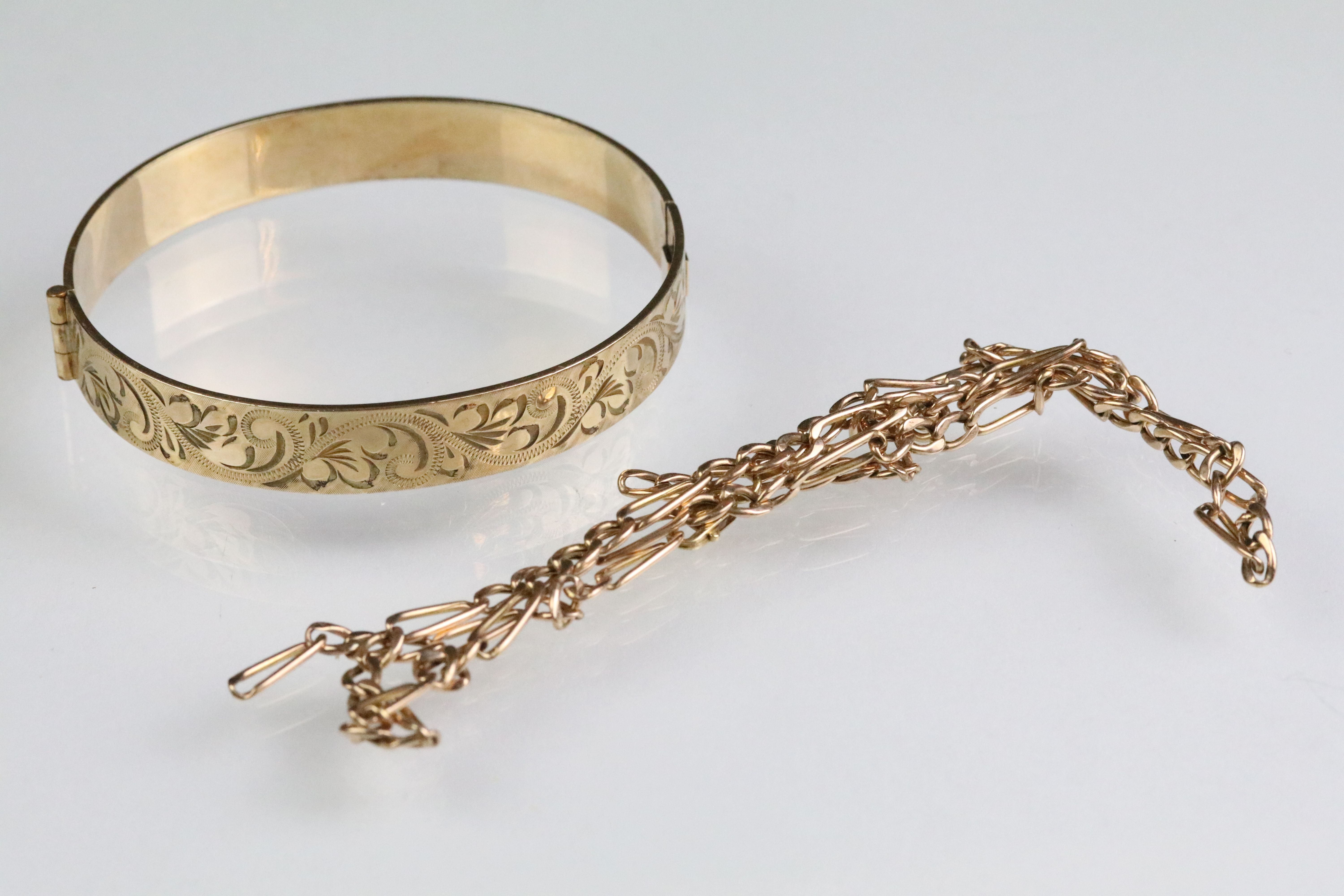 9ct gold figaro chain necklace (AF) together with a rolled gold bangle, ceramic rose brooch, and two - Image 3 of 8