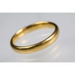 22ct gold hallmarked wedding band ring. Hallmarked Birmingham 1937. Size N.