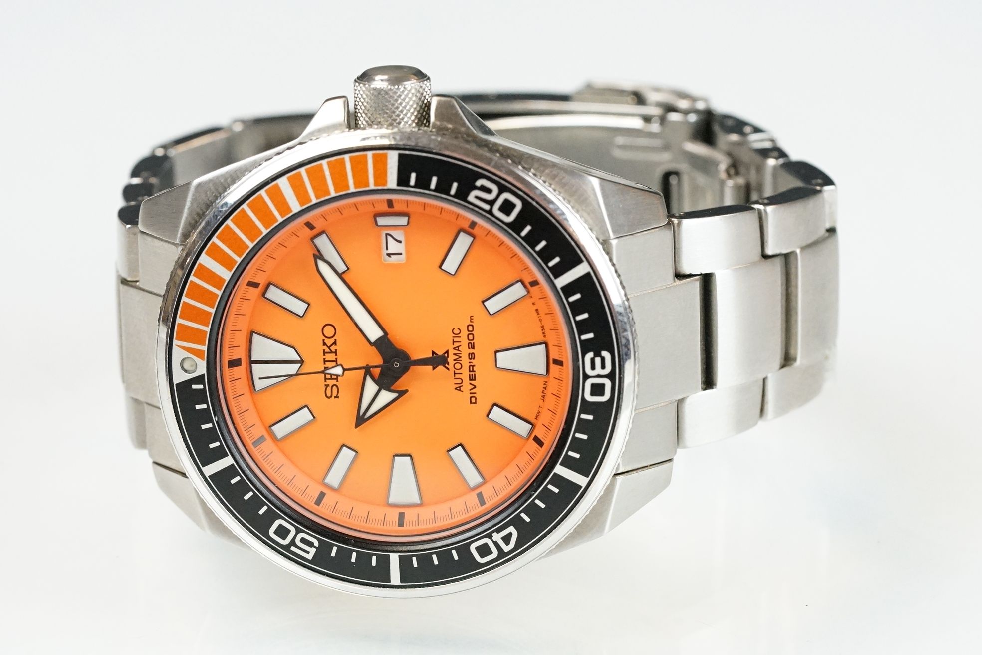 A gents Seiko automatic 200m divers watch, orange dial with black & orange rotating bezel, date - Bild 3 aus 10