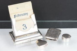 1920s Art Deco silver desk calendar having plastic date cards within a silver mount (hallmarked