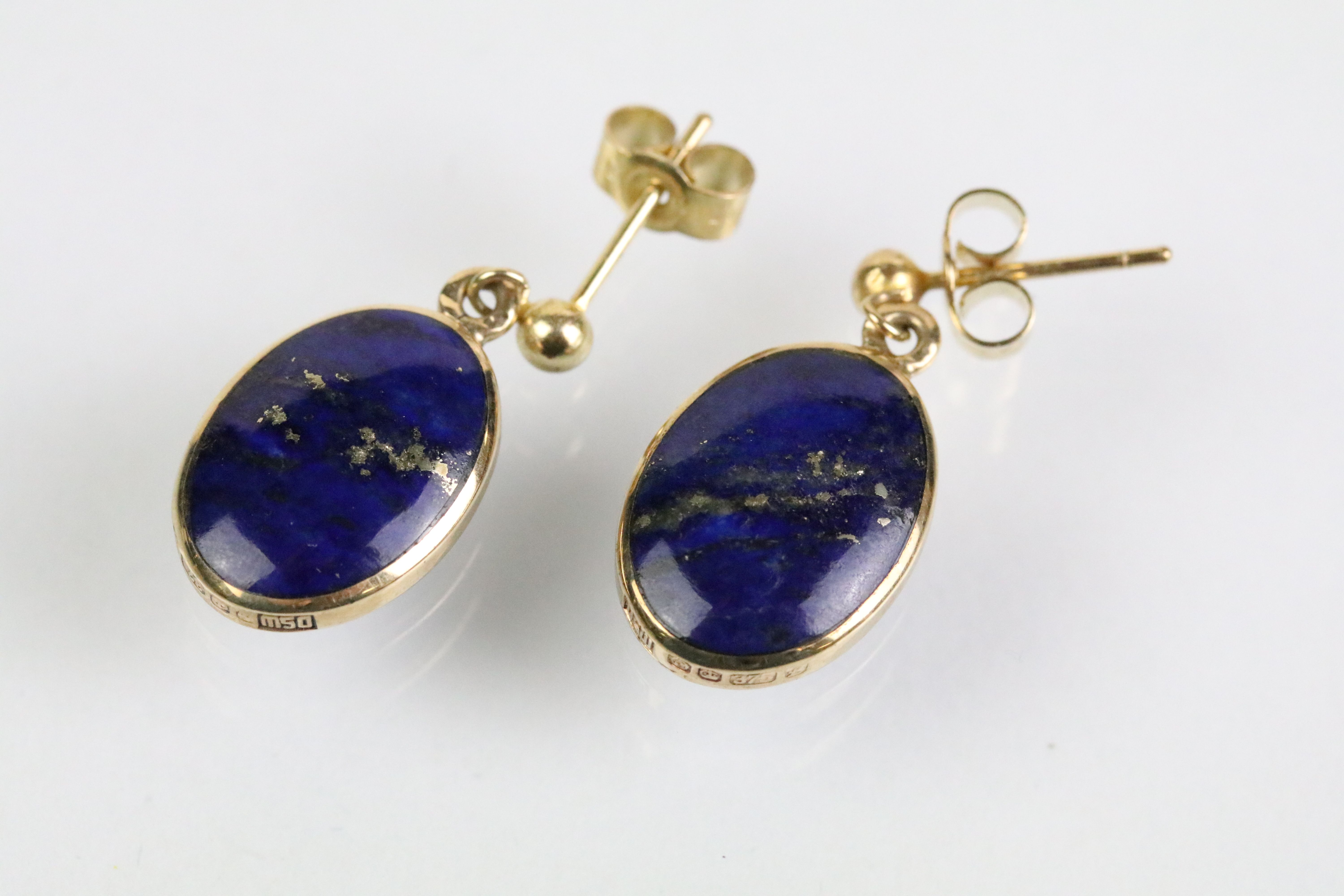 9ct and lapis lazuli necklace, bracelet and earrings. The bracelet set with seven lapis lazuli - Bild 11 aus 12