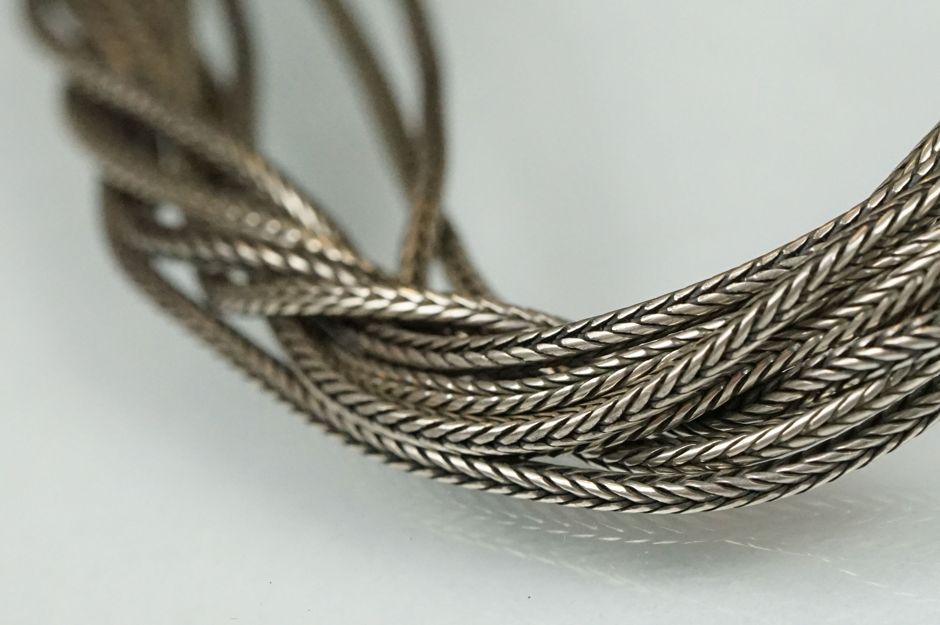 Scandinavian silver multi chain necklace having ten wheat link chains with knot design pendant to - Image 4 of 7