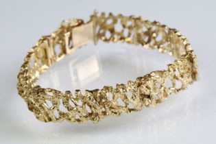 Vintage 1960s 9ct gold hallmarked pierced bark effect panel bracelet with tongue in groove clasp.