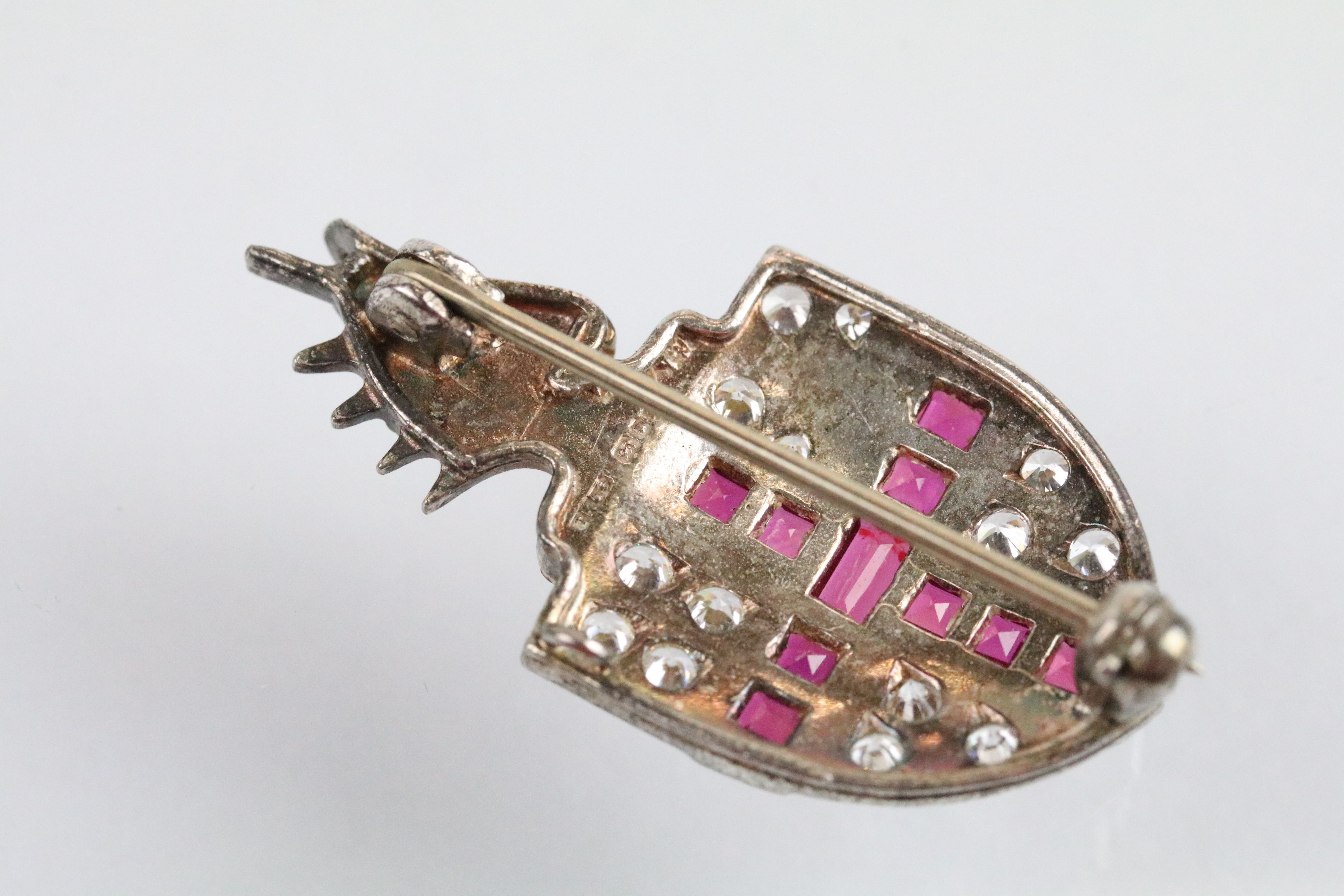 Silver ruby and white stone London coat of arms brooch. The brooch having set with step cut rubies - Bild 3 aus 4