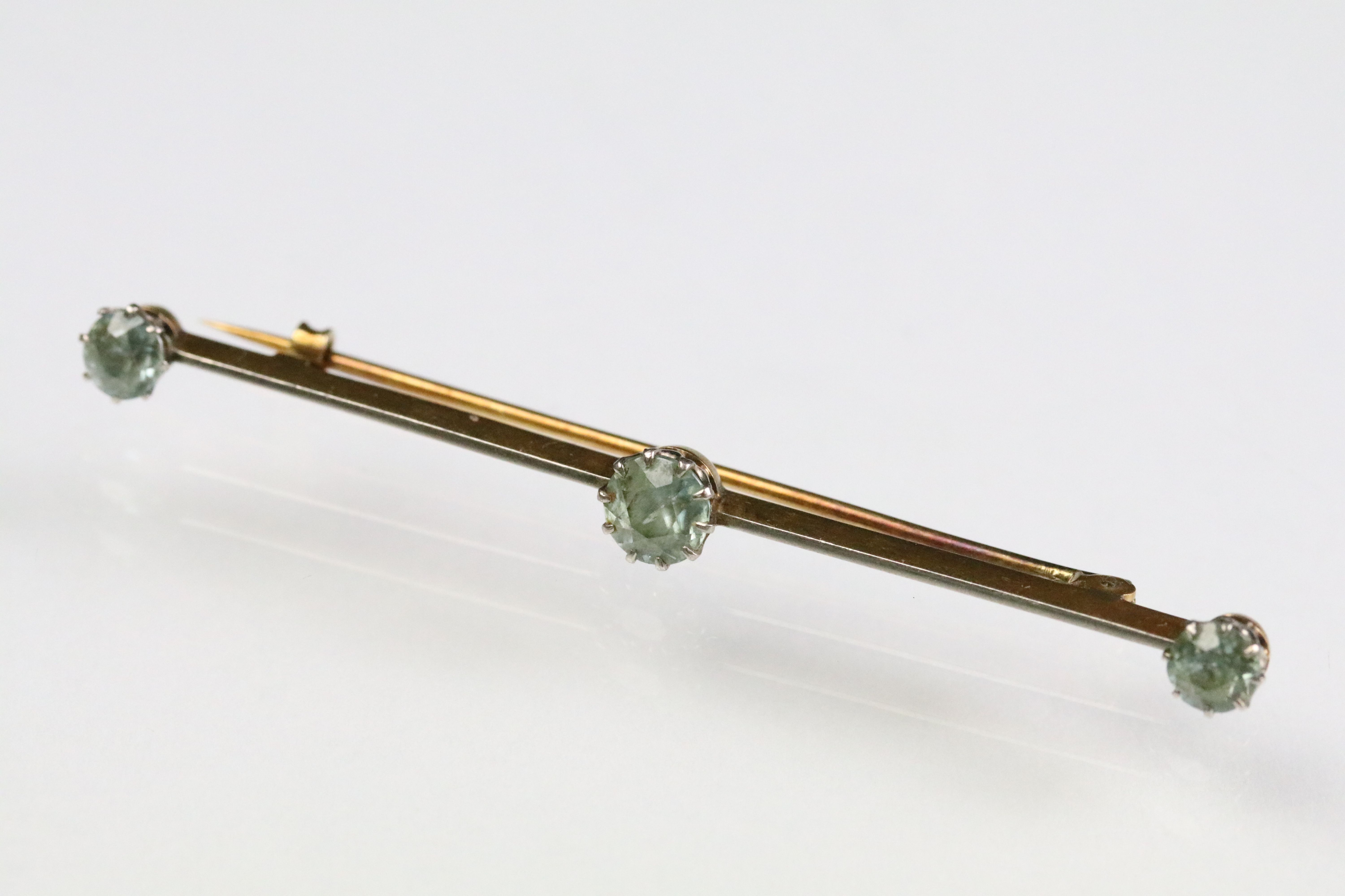 Early 20th Century Edwardian 15ct gold bar brooch set with three round cut zircons, together with - Image 2 of 6