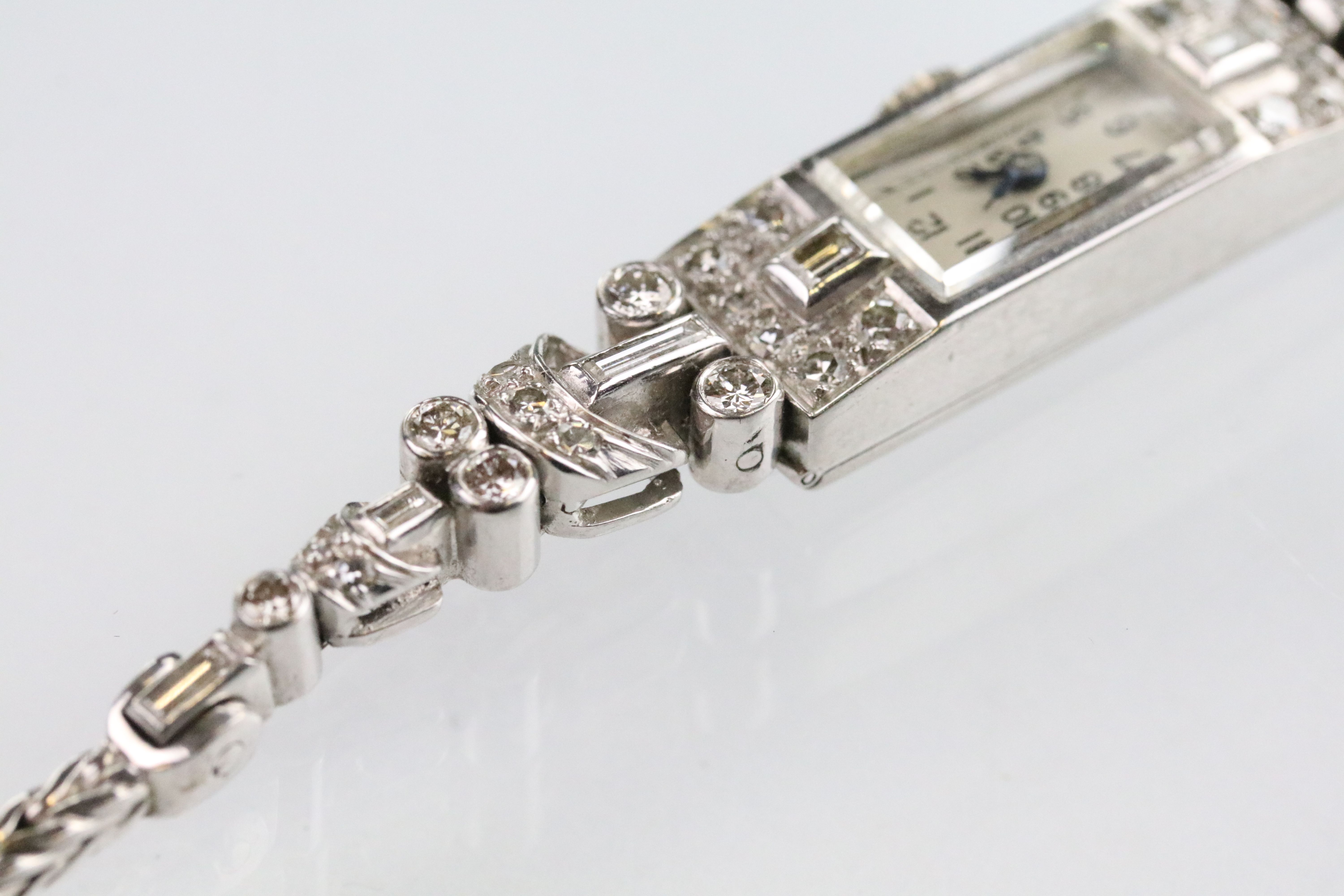 Mid 20th Century platinum, white gold and diamond dress watch. The watch having a rectangular face - Bild 7 aus 11