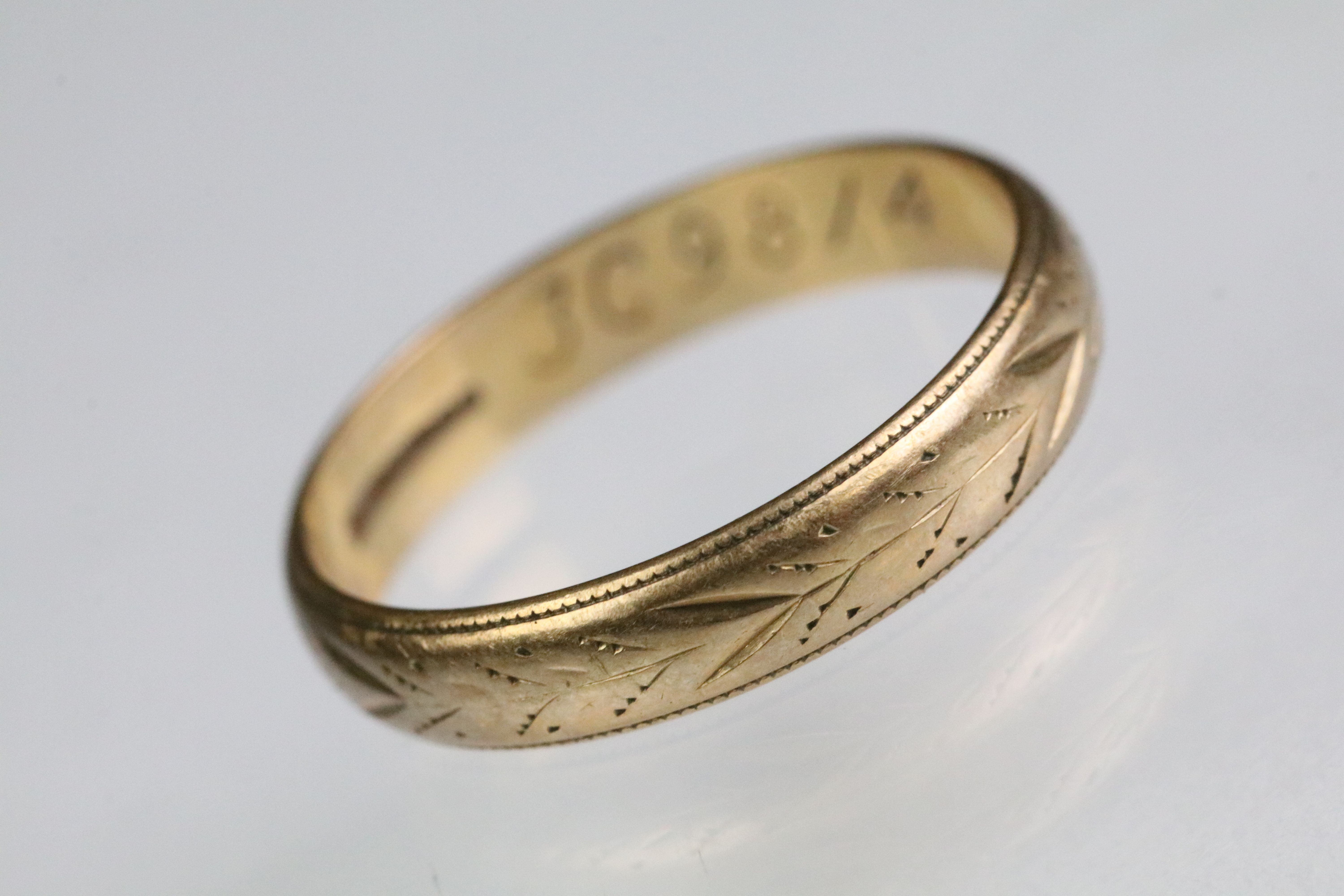 Two 9ct gold rings to include a 9ct gold and cz seven stone ring (import marked 1991, size O.5) - Bild 2 aus 9