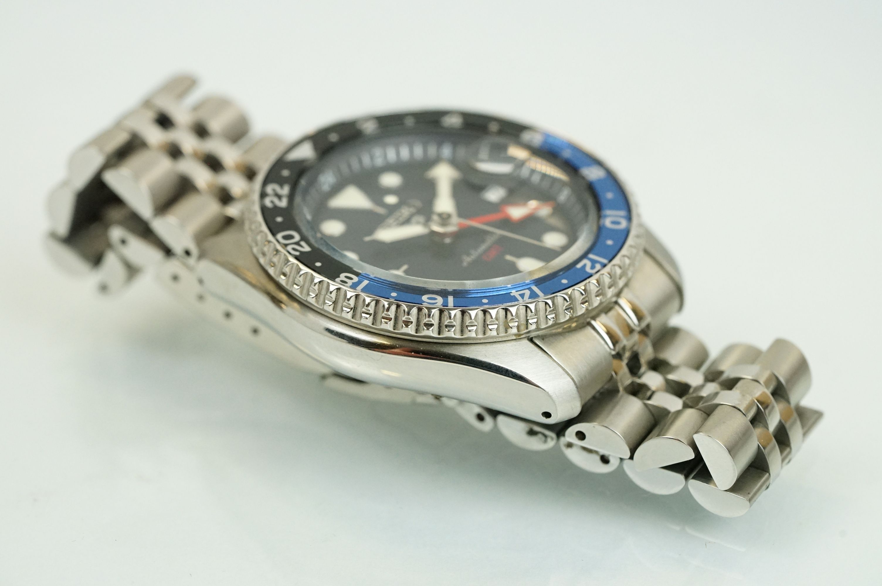 A Seiko 5 Sports Automatic GMT SSK003K1 Automatic Mens Watch, blue dial, black & blue rotating - Bild 7 aus 11