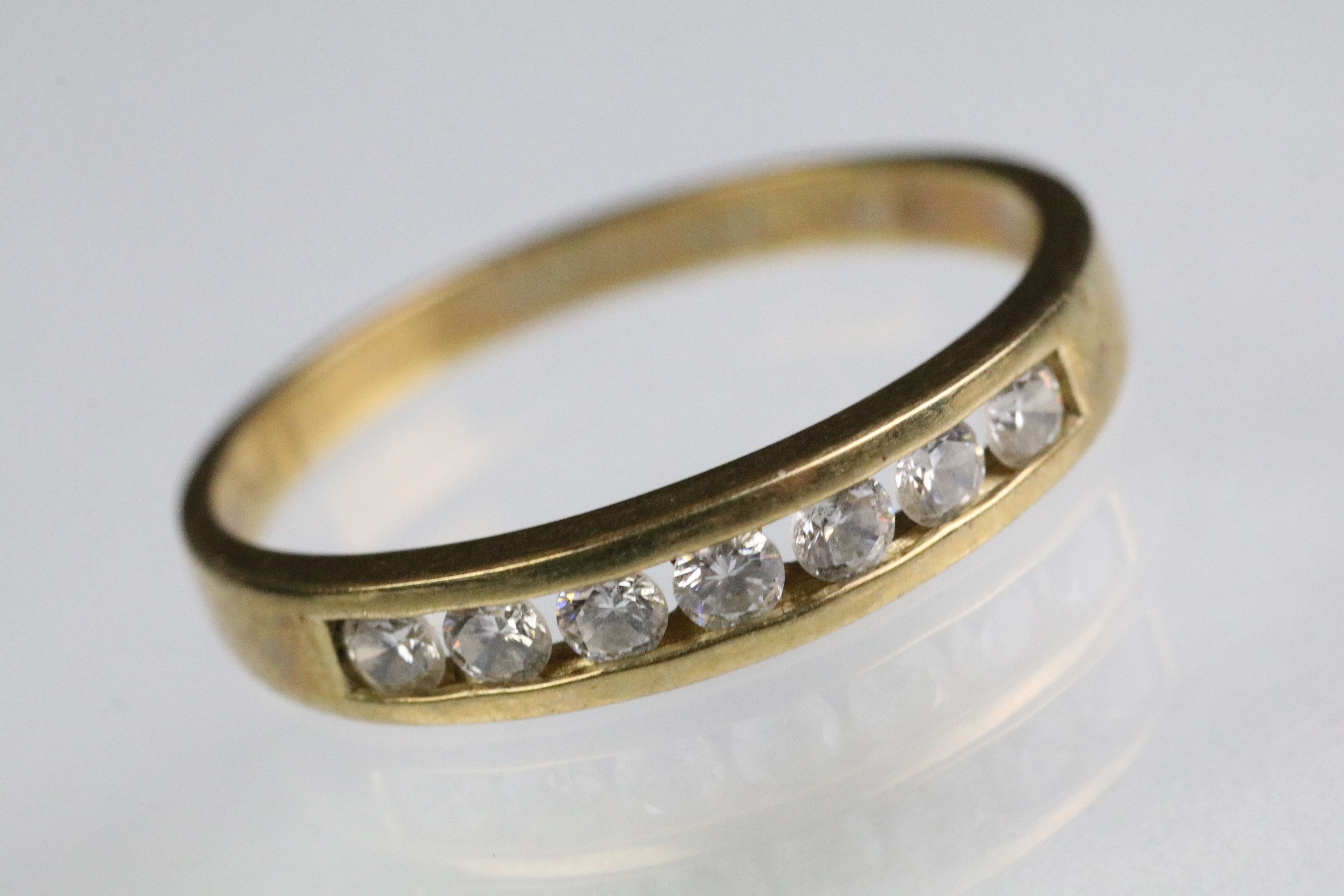 Two 9ct gold rings to include a 9ct gold and cz seven stone ring (import marked 1991, size O.5) - Bild 6 aus 9