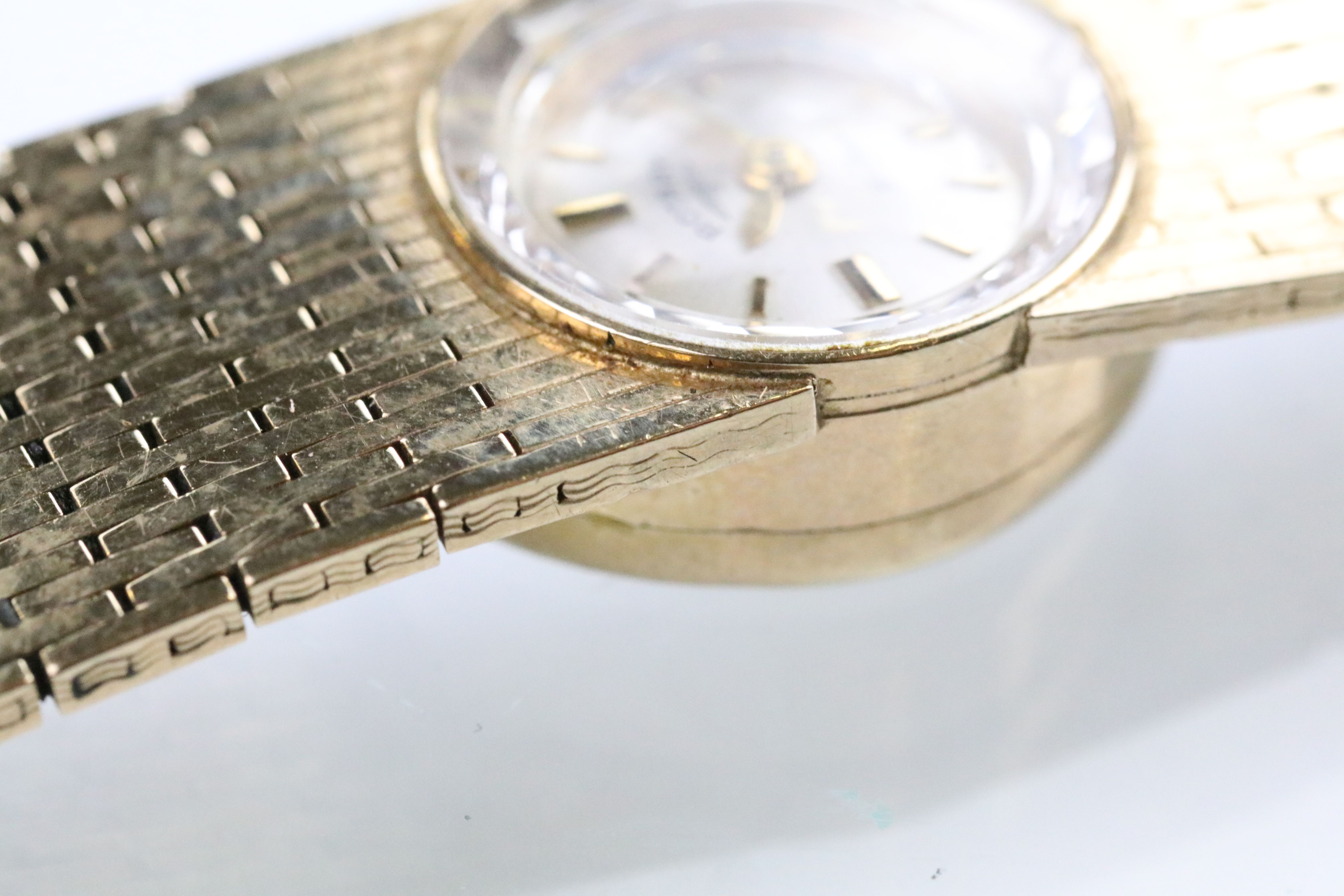 Rotary 9ct gold wrist watch having a round face with baton markers to the chapter ring and faceted - Image 7 of 9
