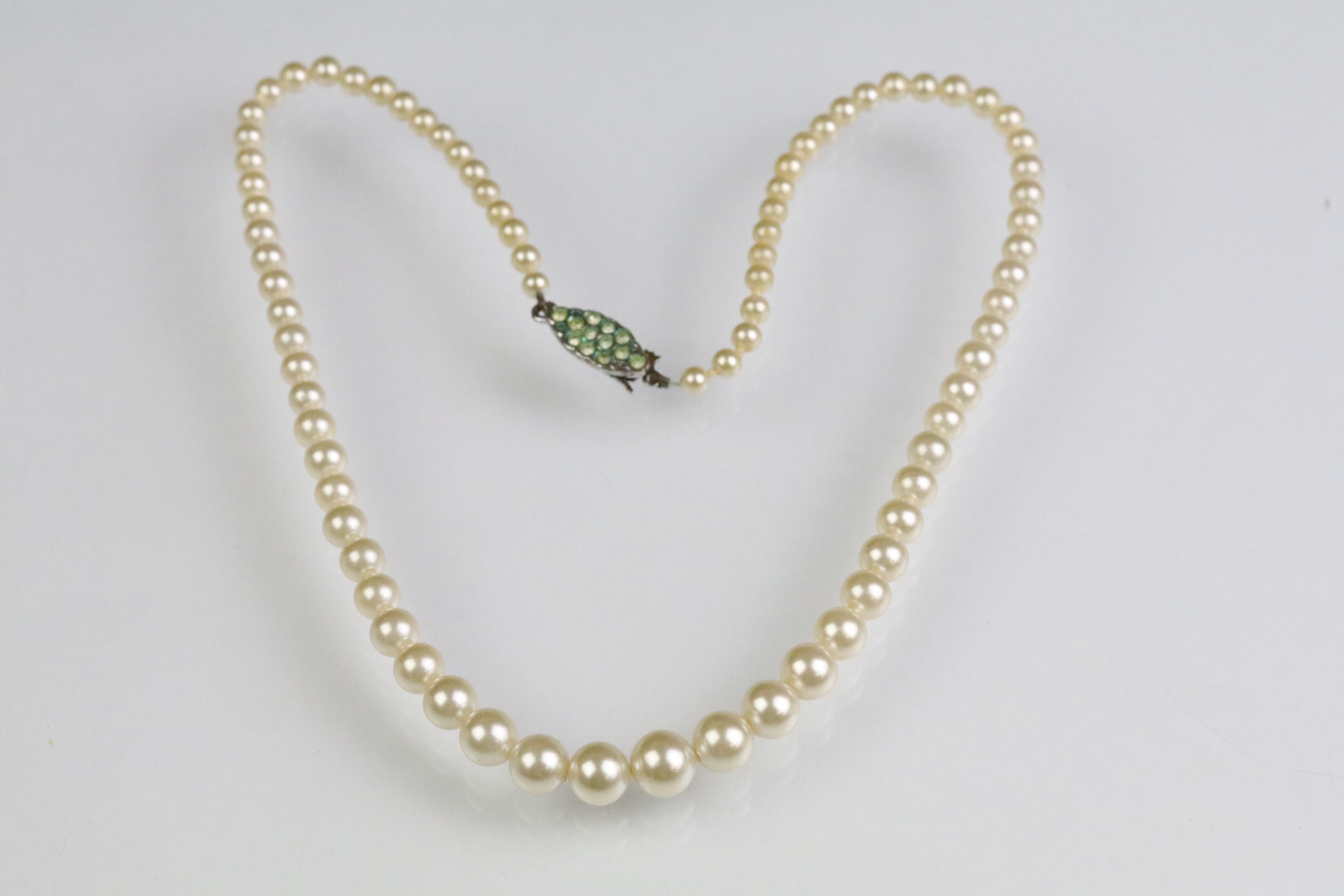 9ct gold figaro chain necklace (AF) together with a rolled gold bangle, ceramic rose brooch, and two - Image 7 of 8