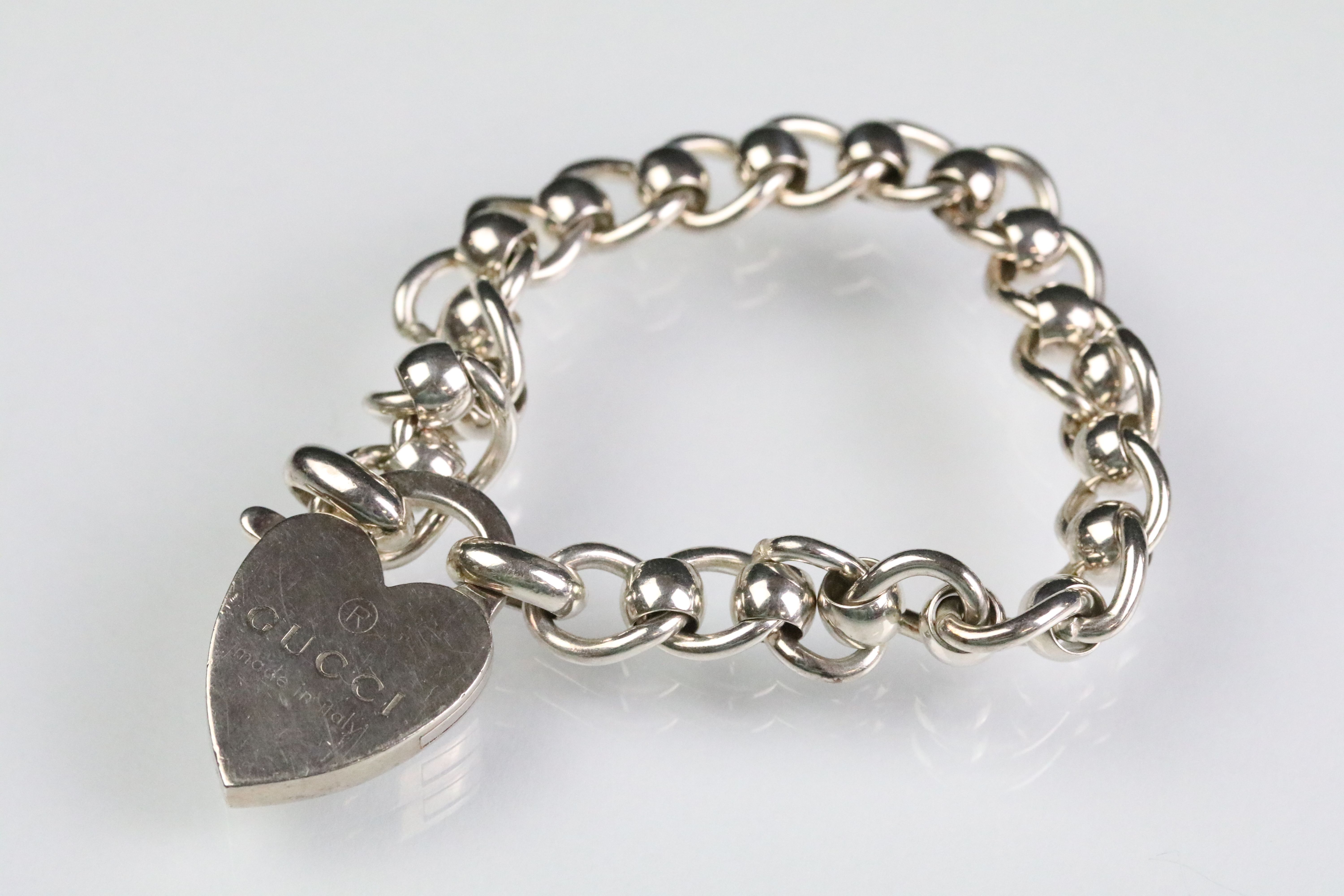 Gucci silver chunky heart bracelet having a heart padlock clasp complete with original box. Heart - Image 3 of 7