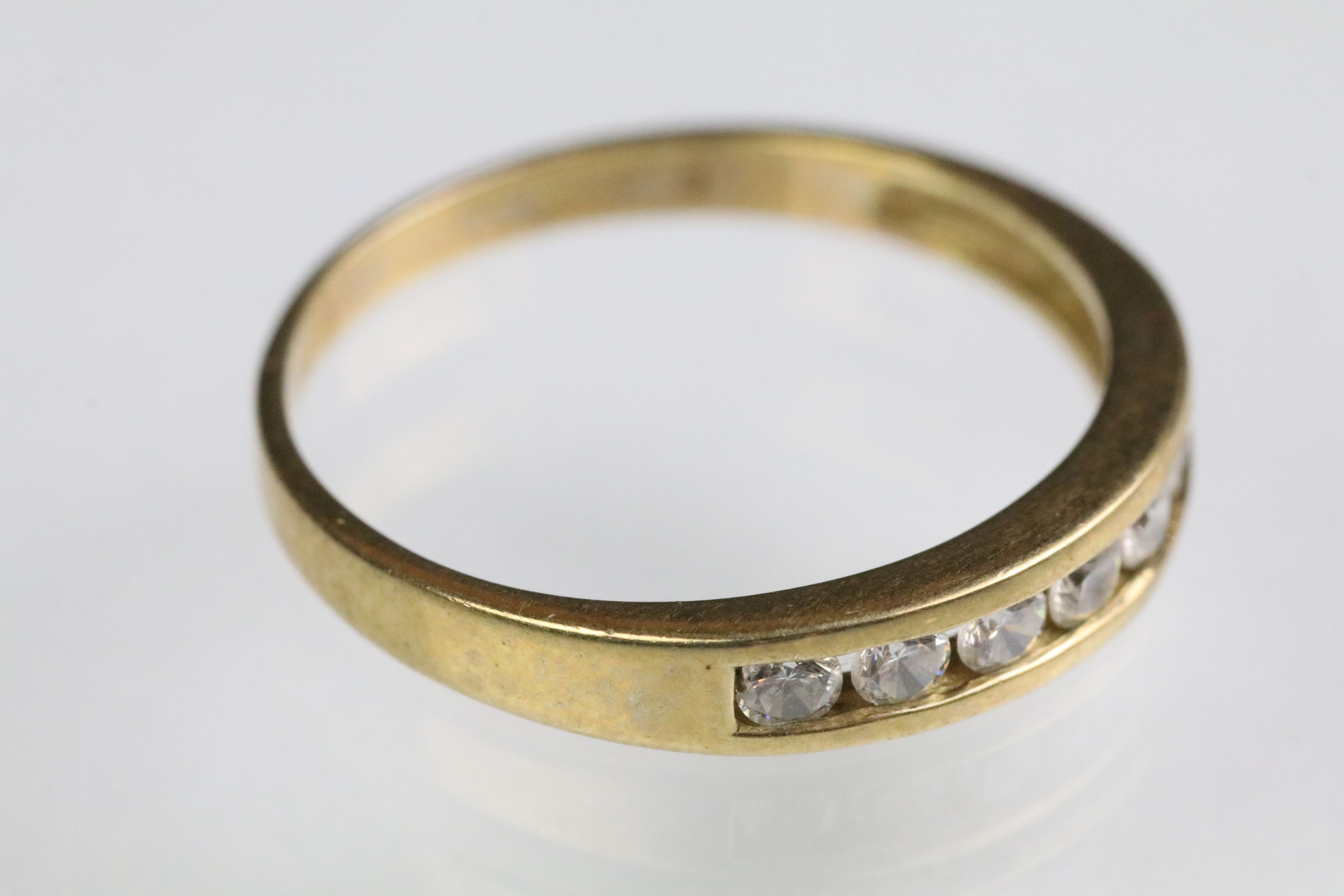 Two 9ct gold rings to include a 9ct gold and cz seven stone ring (import marked 1991, size O.5) - Bild 7 aus 9