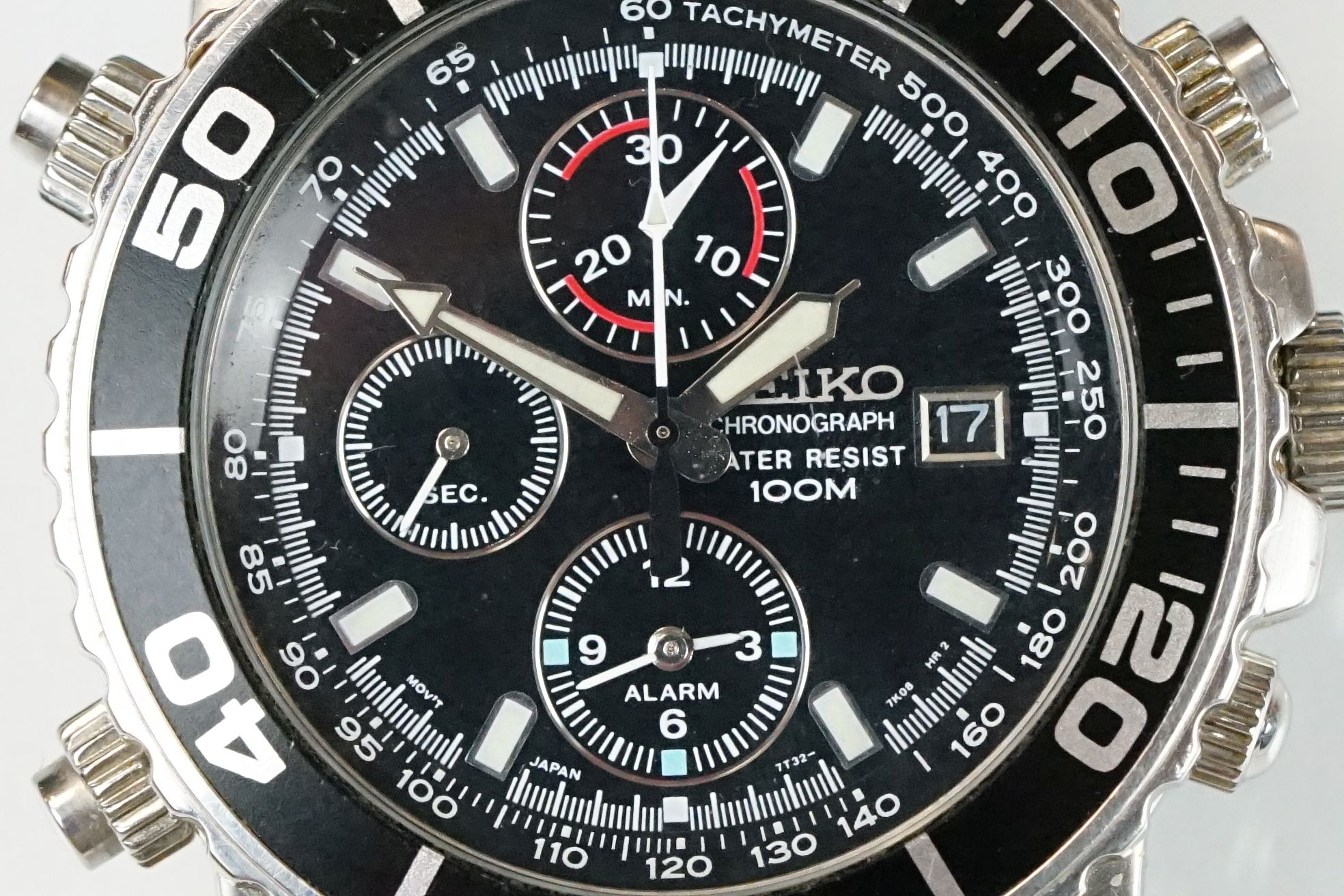 A gents Seiko Chronograph 100m water resistant wristwatch, three central sub dials, date function to - Image 2 of 9