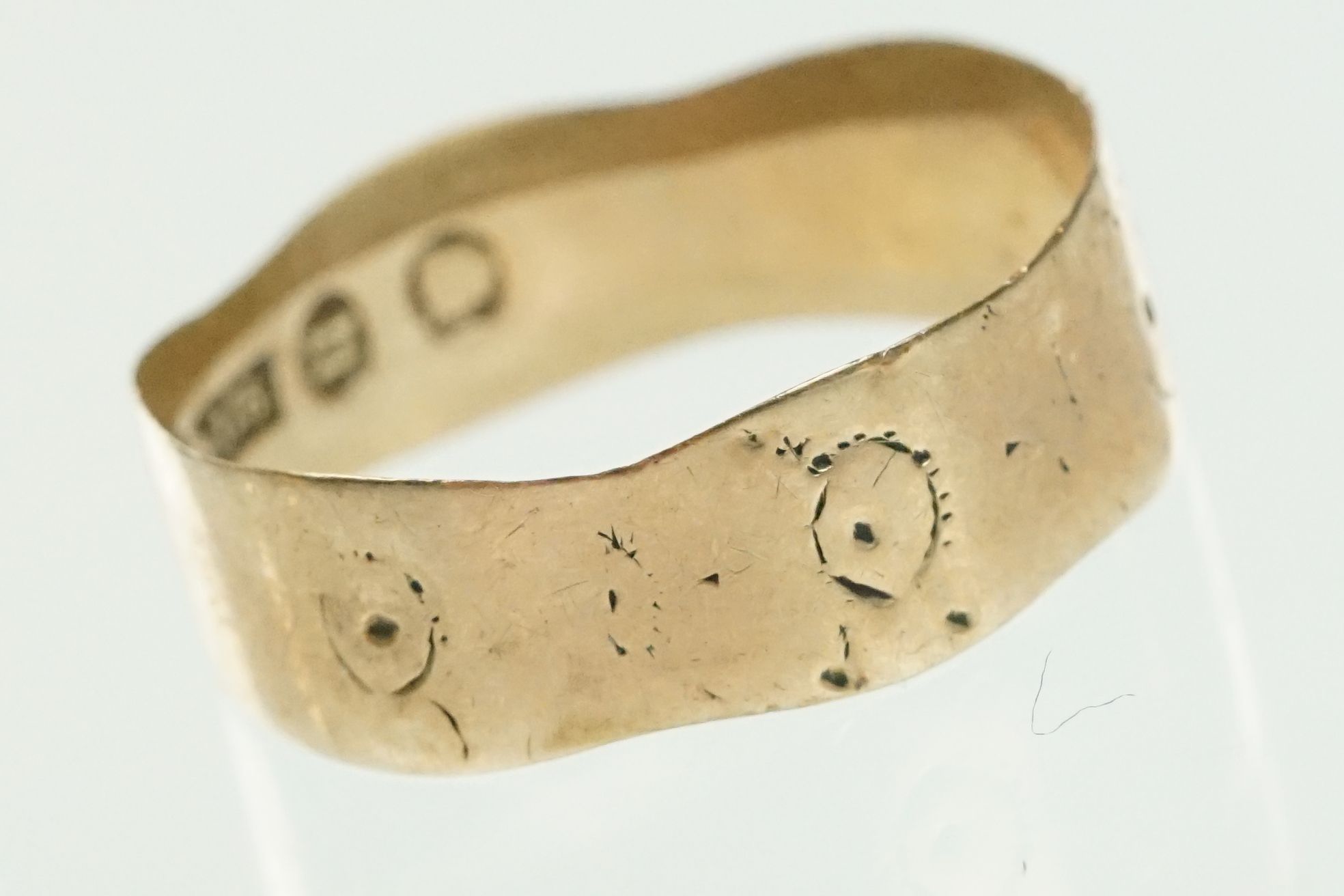 9ct gold hallmarked band ring of D form (hallmarked Birmingham 1960) together with a hallmarked - Image 2 of 8
