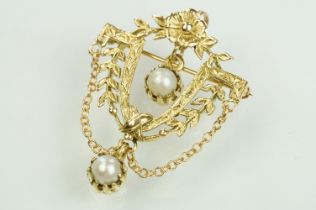 14ct gold and cultured pearl floral garland brooch. The brooch in the form of a U shaped foliate