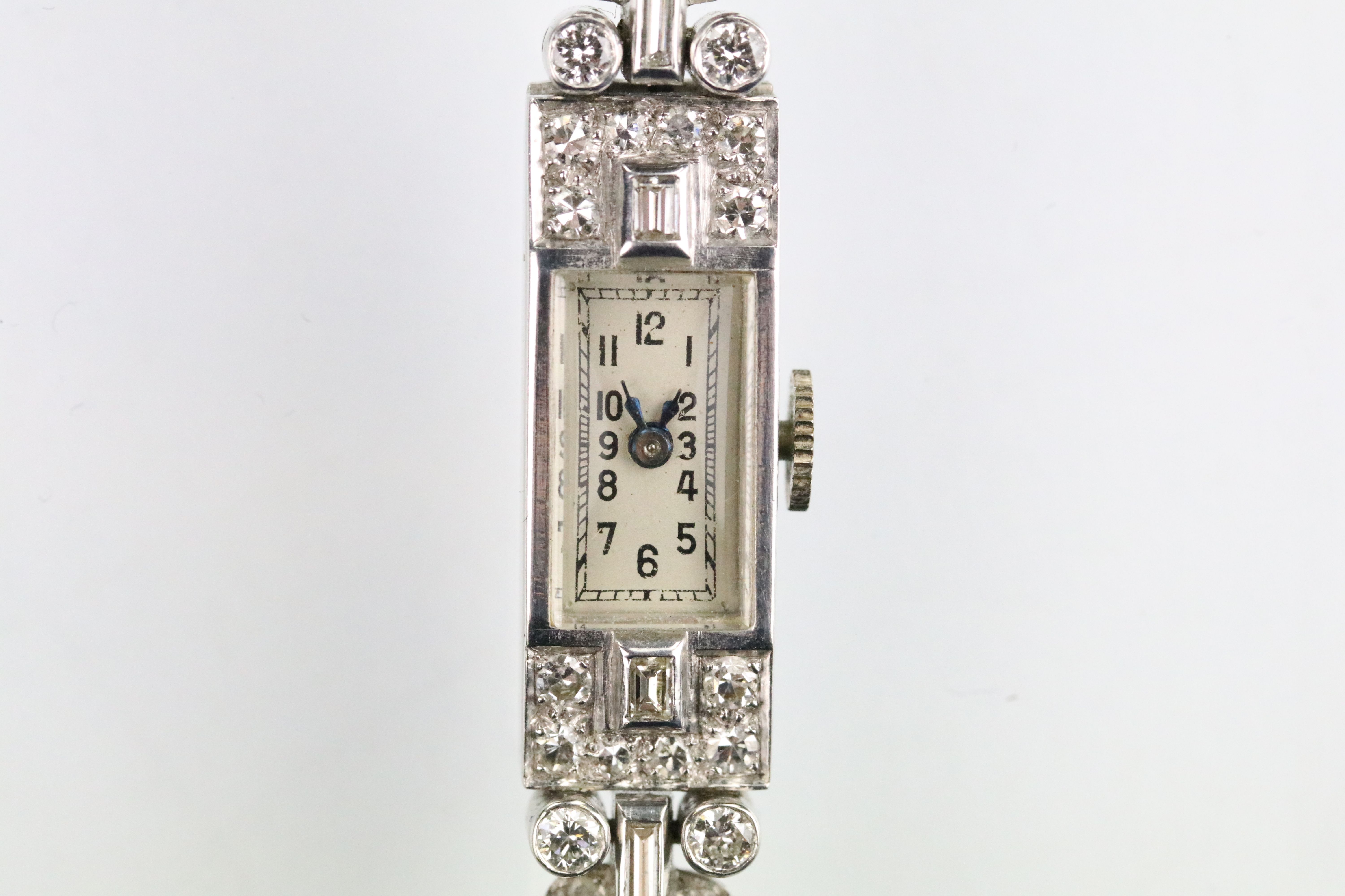 Mid 20th Century platinum, white gold and diamond dress watch. The watch having a rectangular face - Bild 2 aus 11