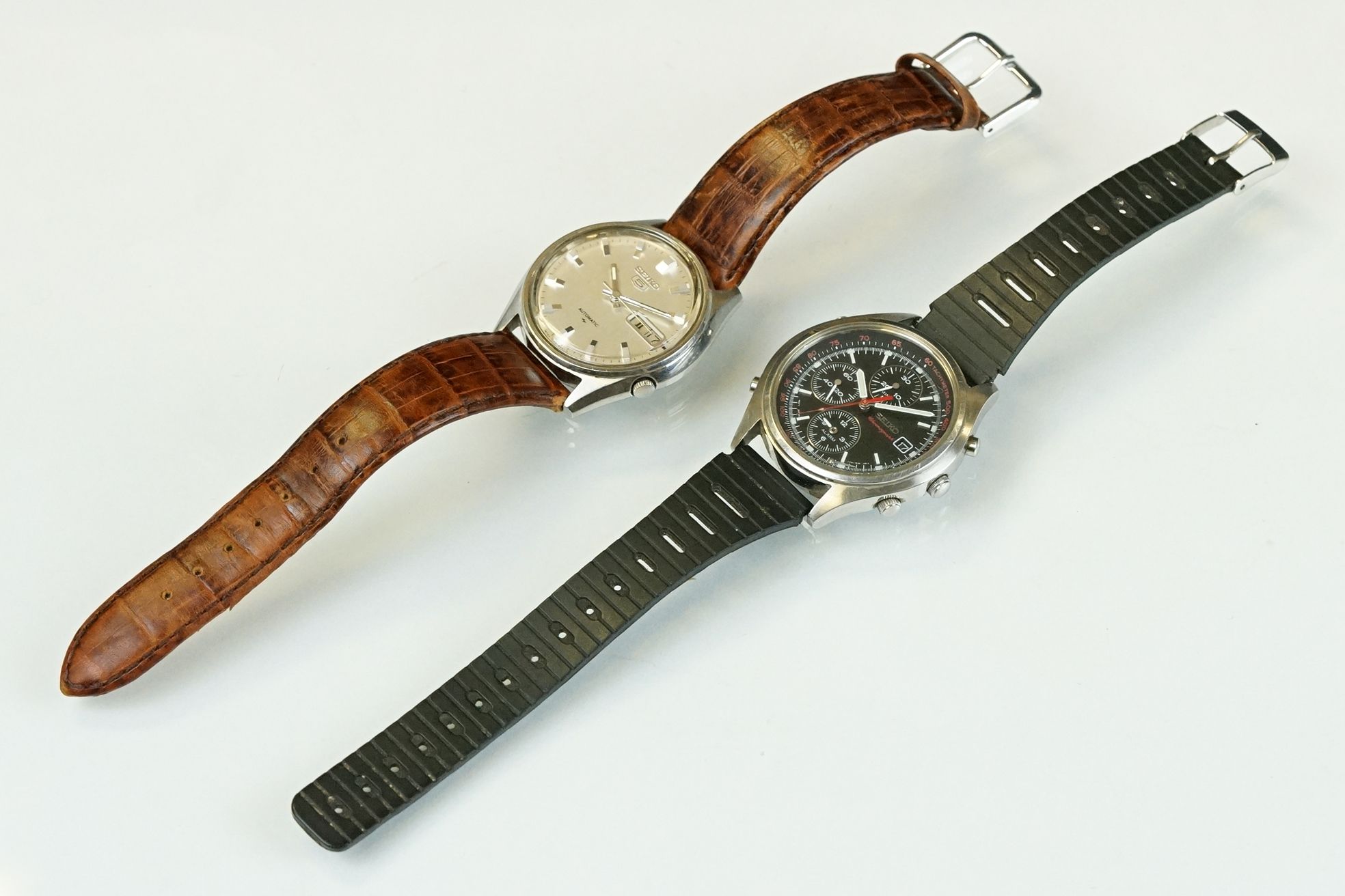 Two gents Seiko wristwatches to include a steel cased Seiko 5 automatic, day & date function to 3 - Image 16 of 17