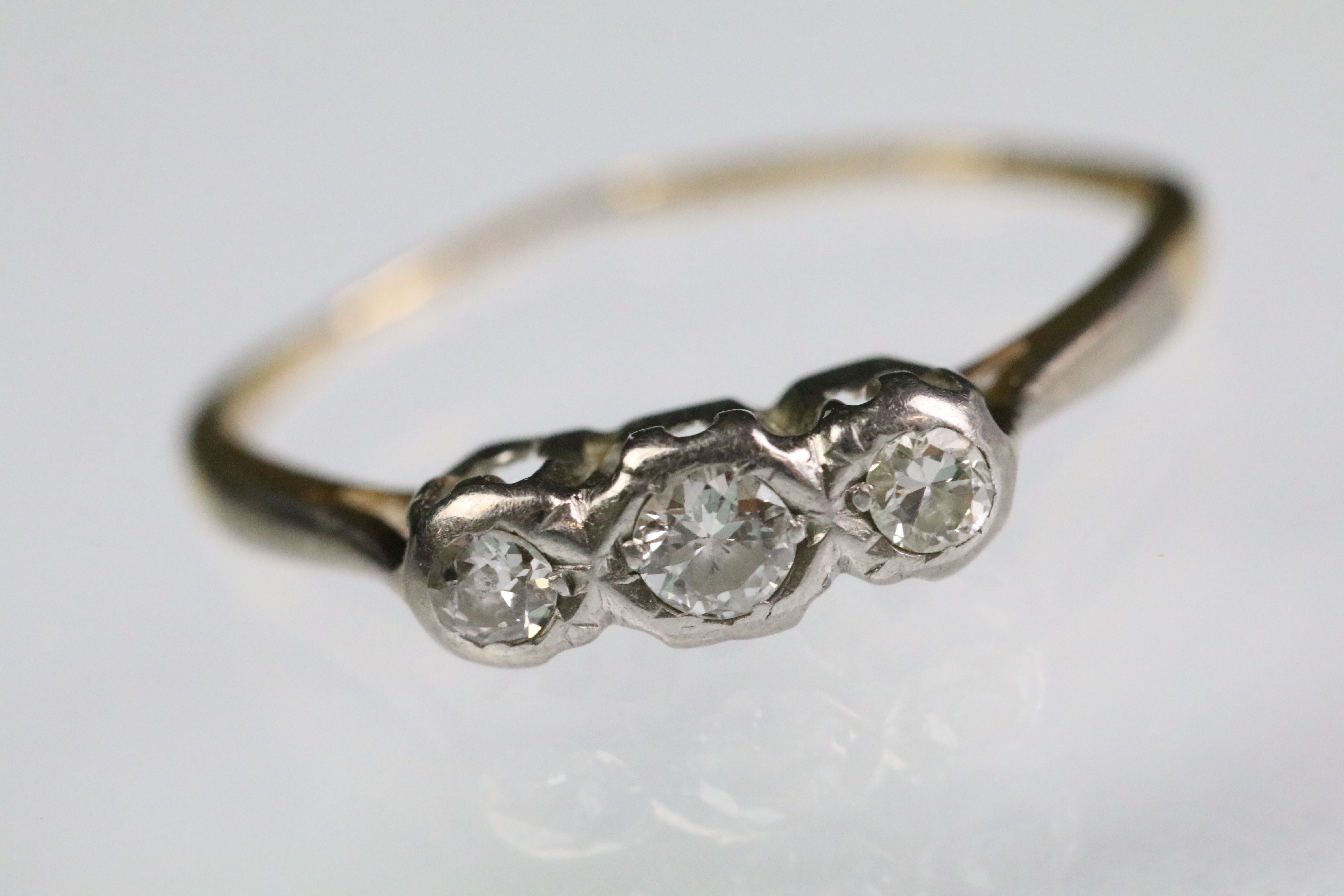 Early 20th Century gold diamond three stone ring (marked 18ct and plat, size J.5), together with a - Bild 3 aus 11