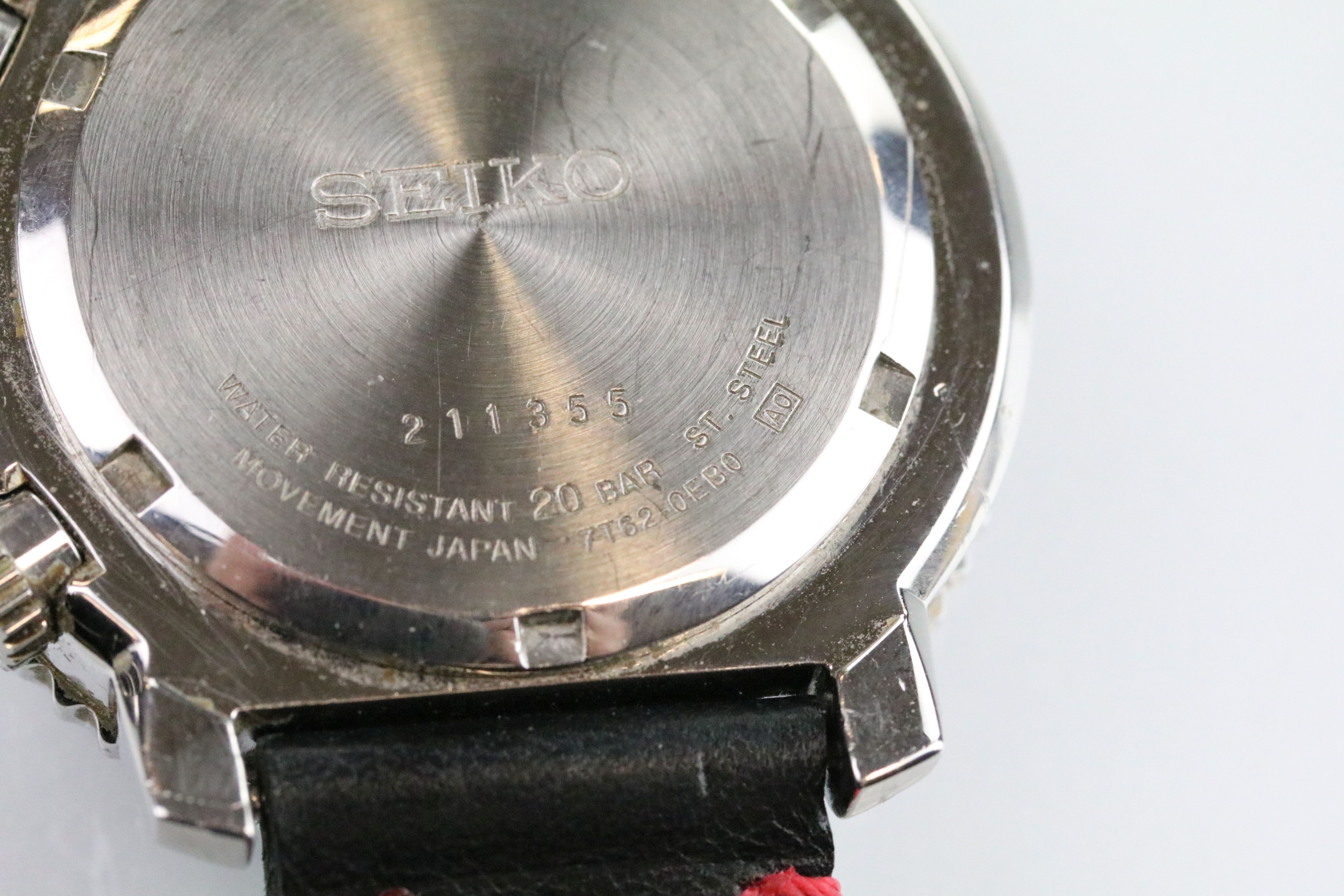 A Seiko 200m chronograph gents wristwatch, three central sub dials with date function to 3 o' - Image 8 of 10