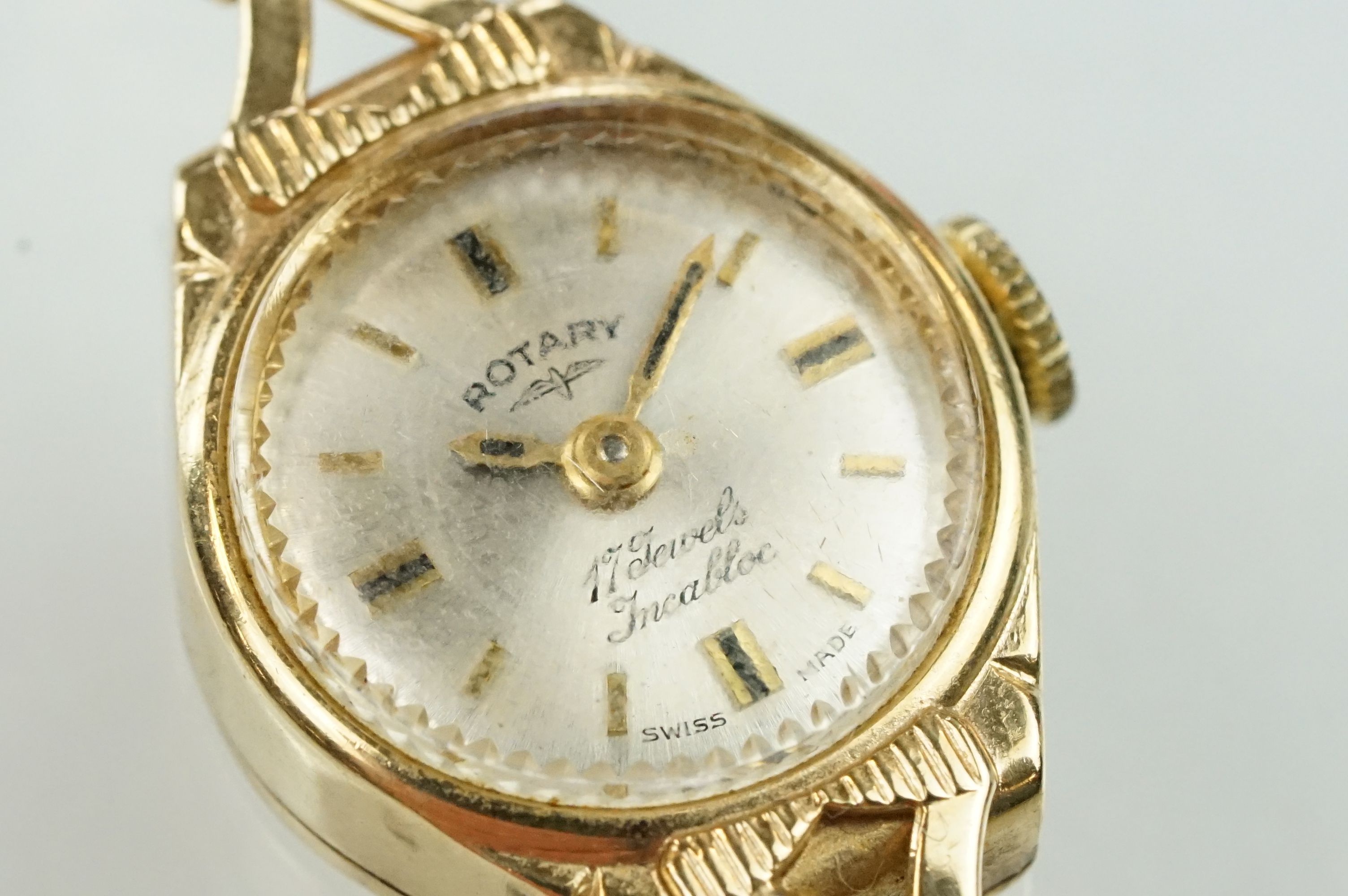 Rotary 9ct gold ladies wrist watch having a round face with baton markings to the chapter ring - Image 3 of 11