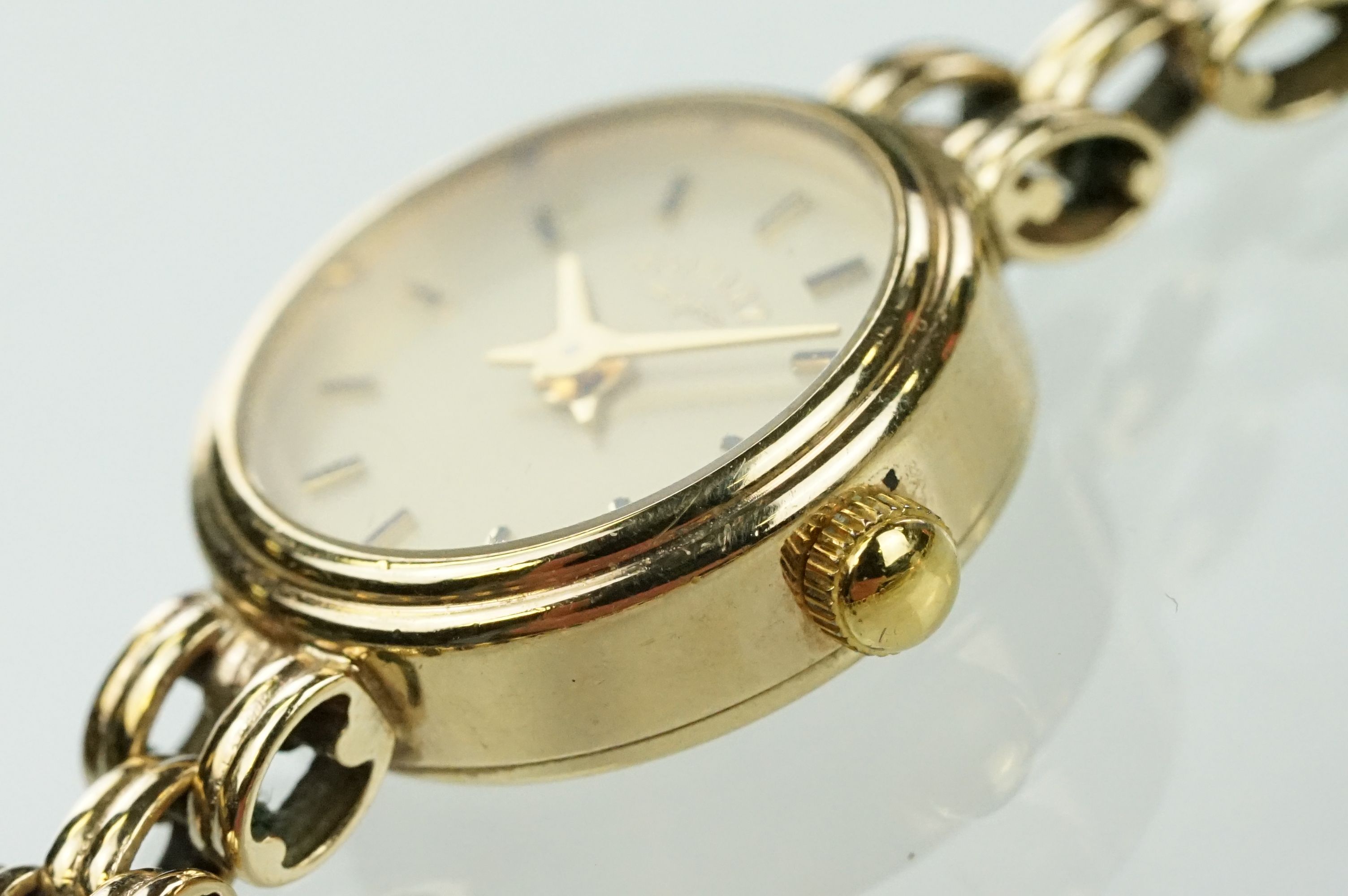 9ct gold Rotary wrist watch having a round face with baton markers to the chapter ring. Hallmarked - Image 3 of 8