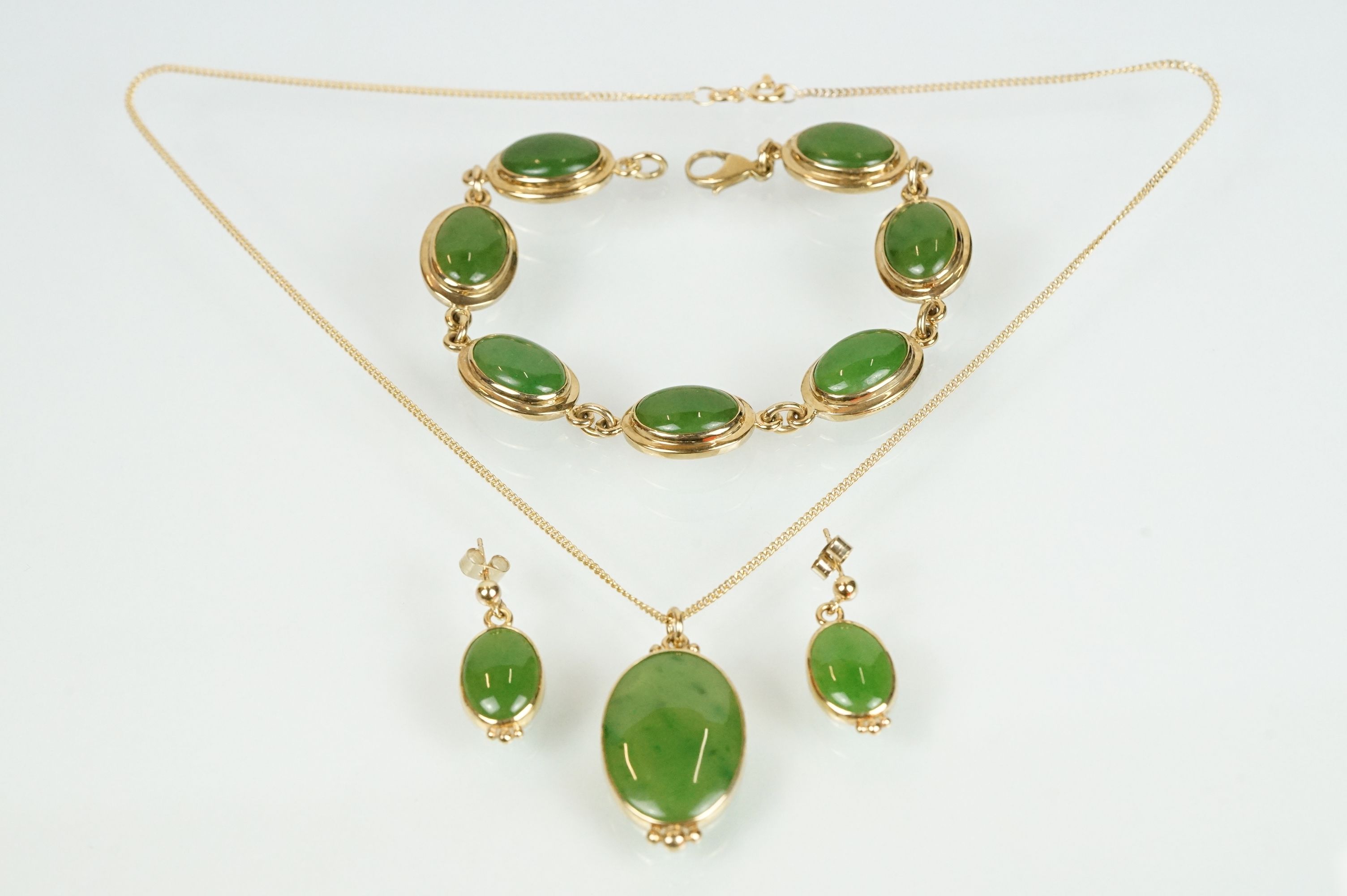 9ct gold and nephrite earrings, bracelet and pendant necklace. The bracelet set with seven