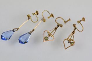 Group of 9ct gold jewellery to include a pair of antique open work and peridot screw back drop