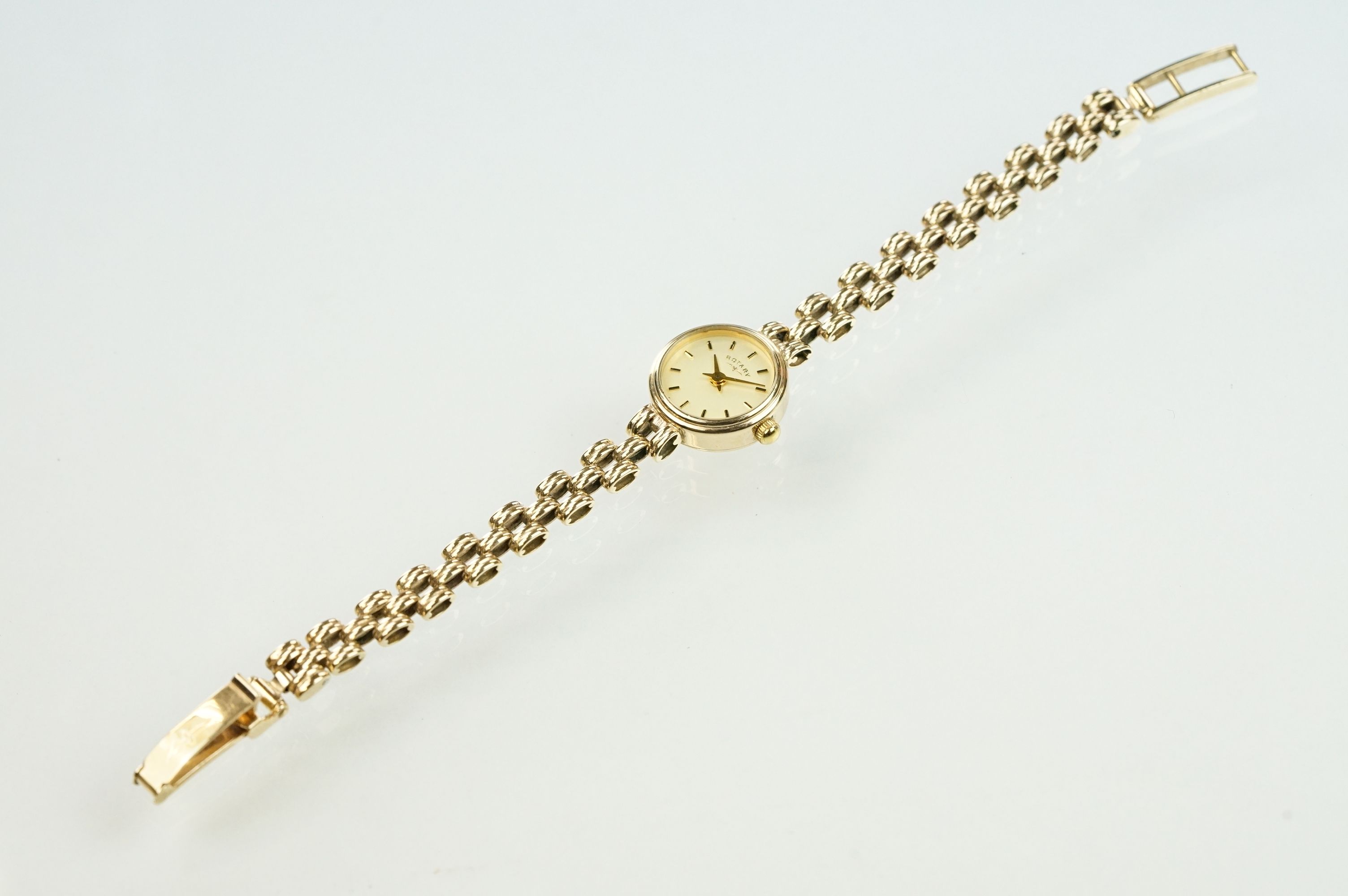 9ct gold Rotary wrist watch having a round face with baton markers to the chapter ring. Hallmarked - Image 8 of 8