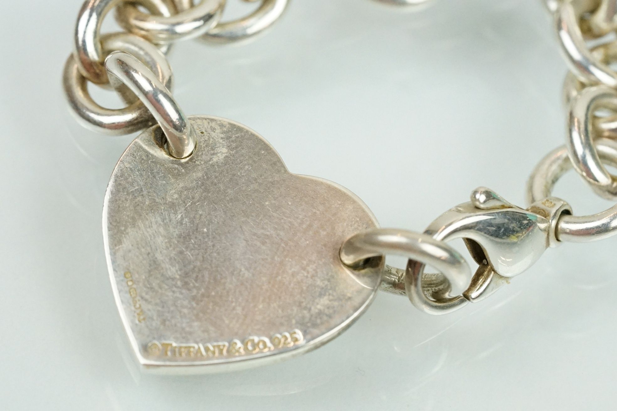 Tiffany & Co 'please return to ' pendant necklace having a heart shaped panel engraved Tiffany & Co. - Image 5 of 5