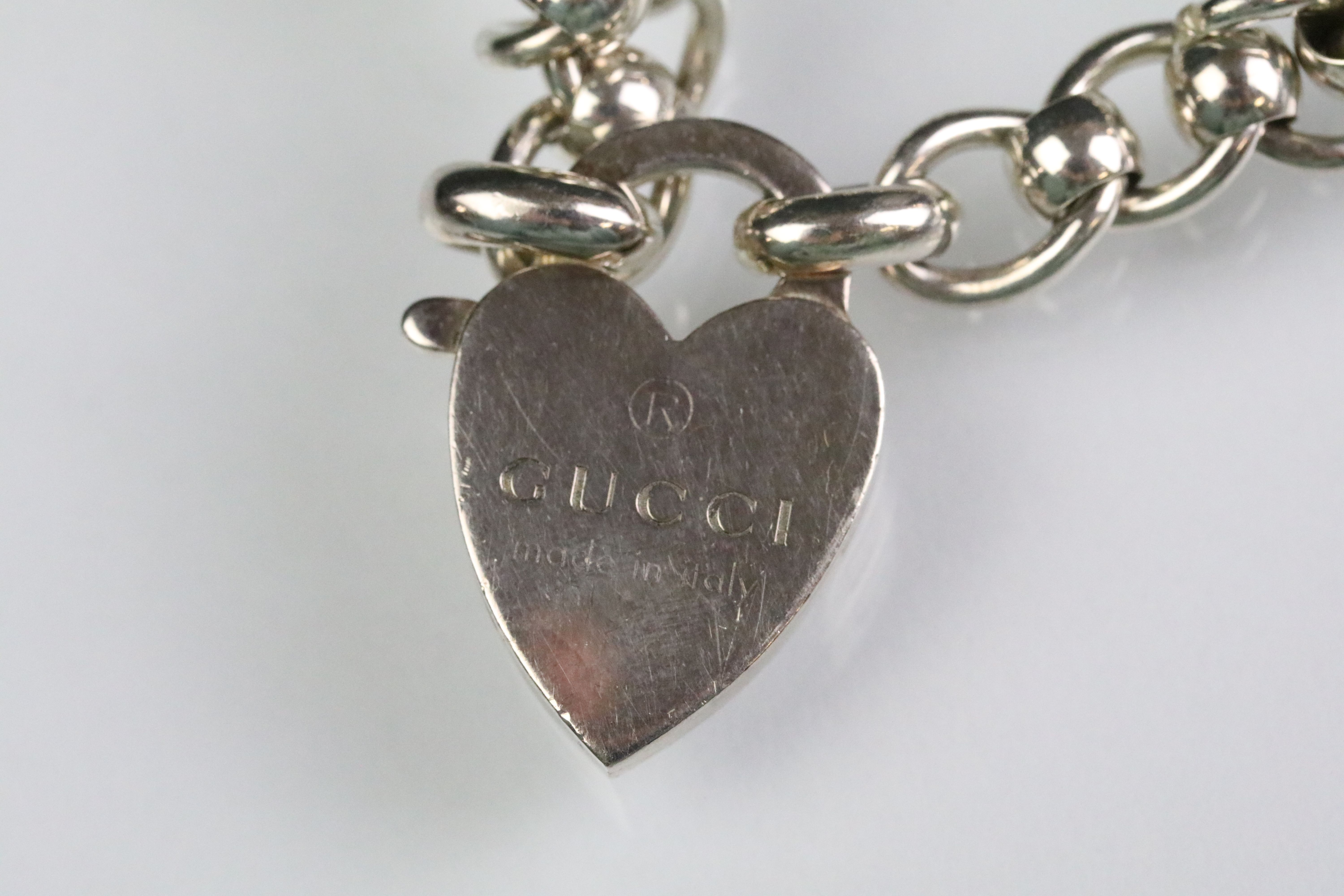 Gucci silver chunky heart bracelet having a heart padlock clasp complete with original box. Heart - Image 4 of 7