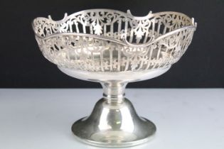 William Aitken early 20th Century silver tazza bowl having a moulded rim with pierced sides raised