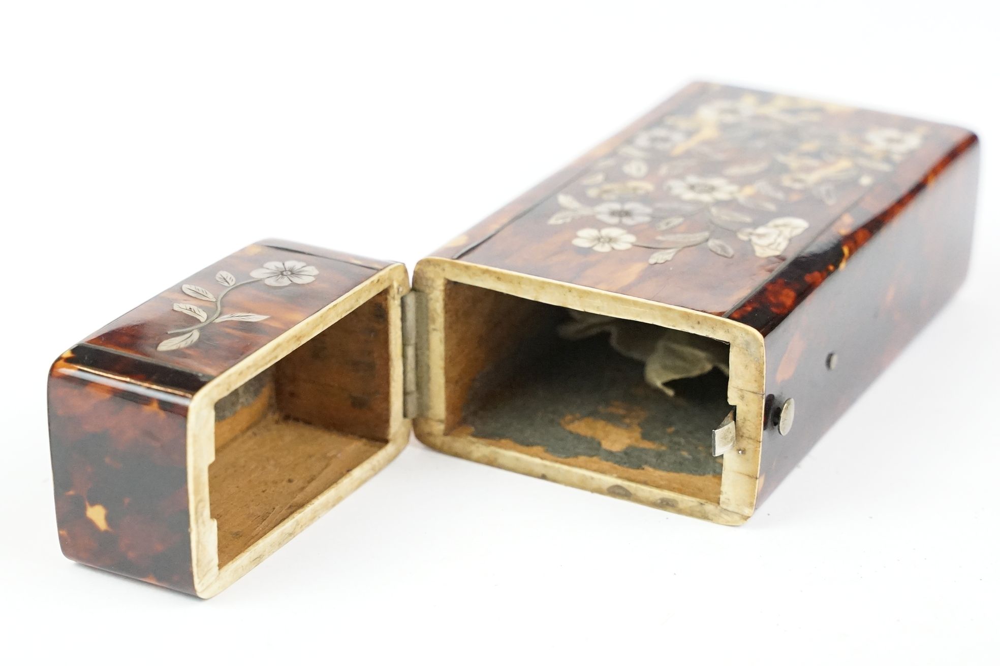 An early 20th century tortoiseshell spectacle case with mother of pearl floral decoration. - Image 6 of 6