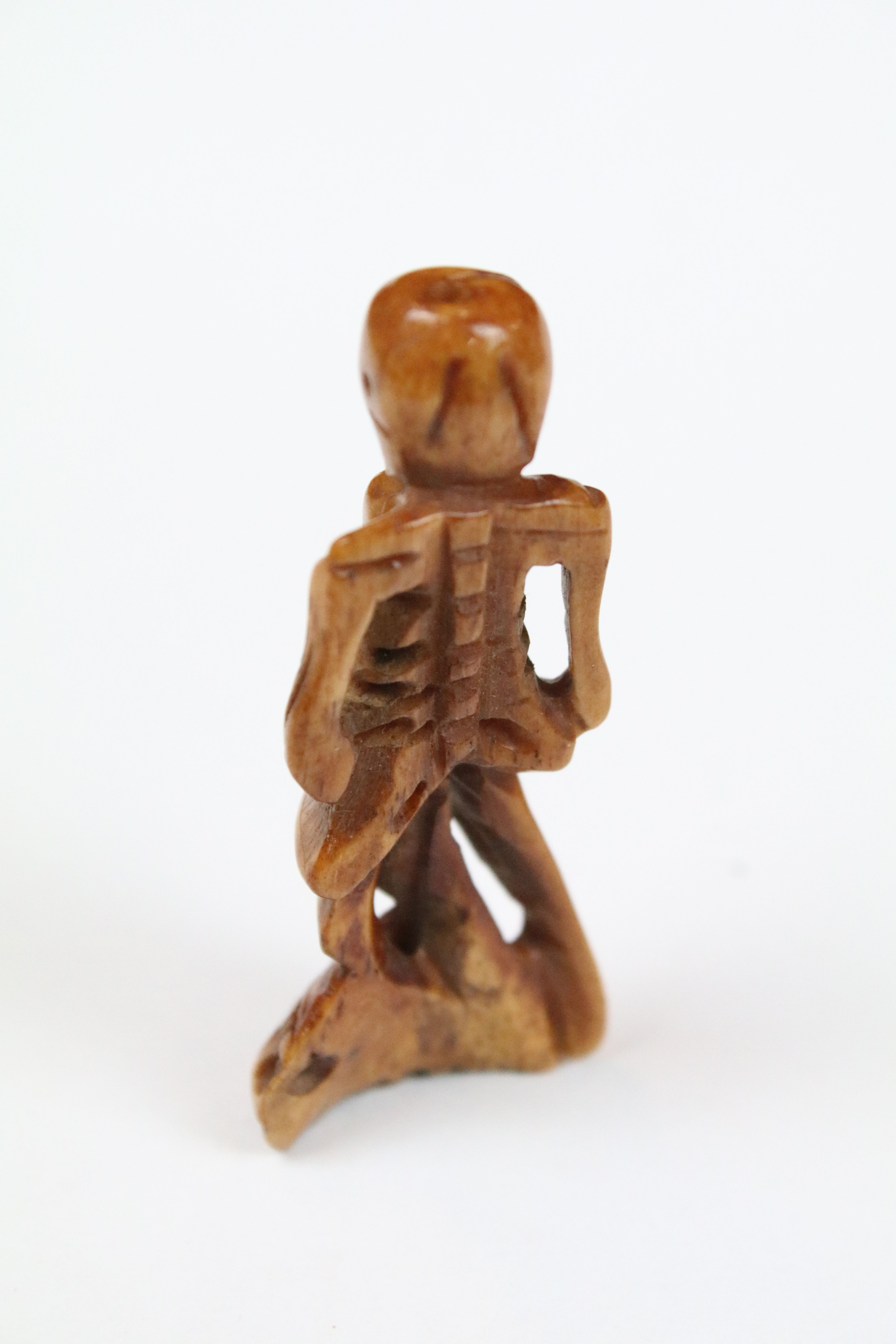 Two carved Netsuke in the the form of skeletal figures. - Image 5 of 5