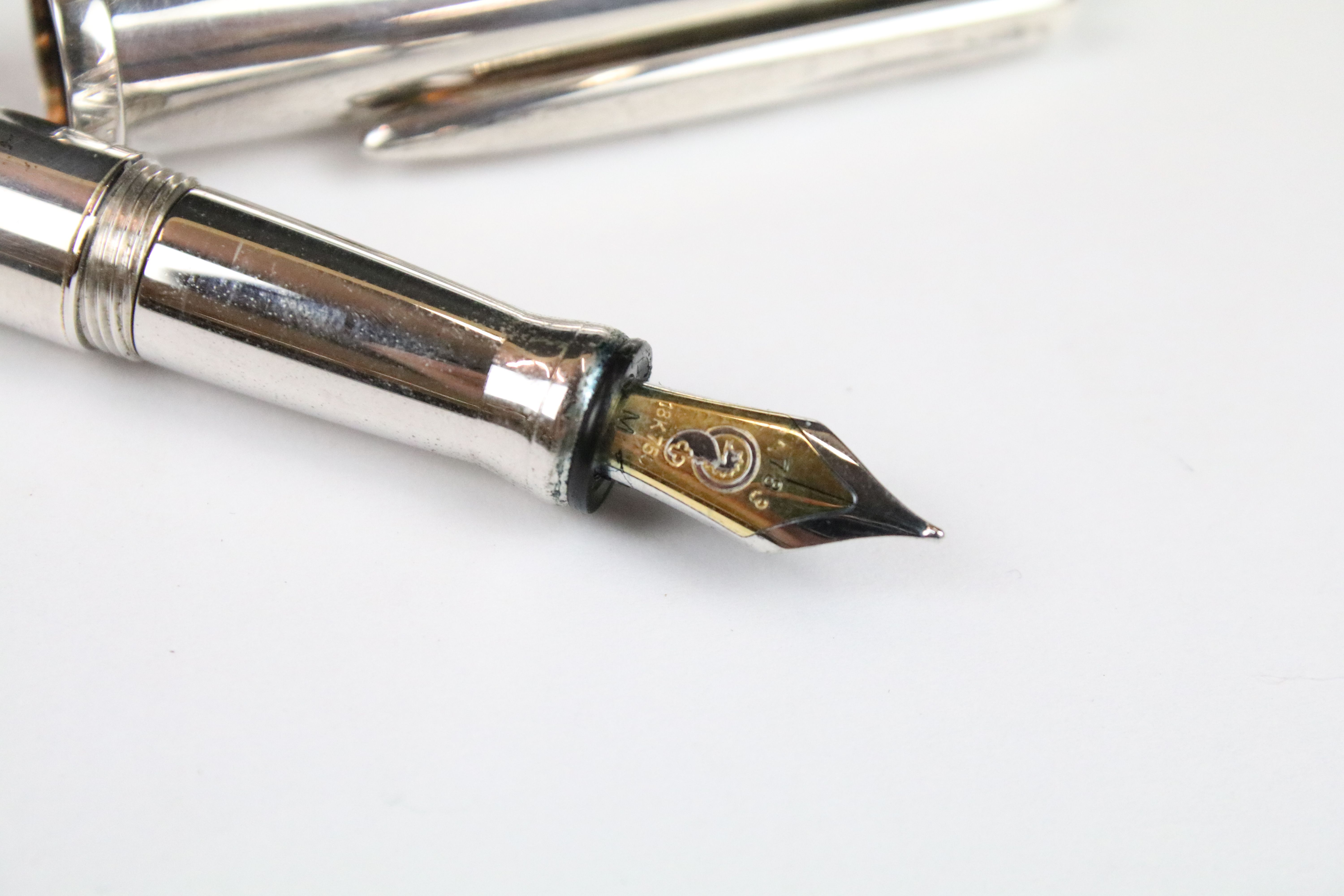 A white metal Waterford fountain pen with 18ct gold nib within Waterman leather case. - Image 4 of 5