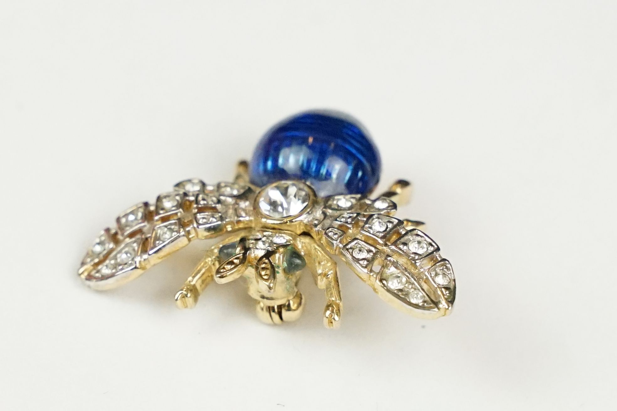 Gilt bee brooch with diamonte and glass body and eyes - Image 2 of 3