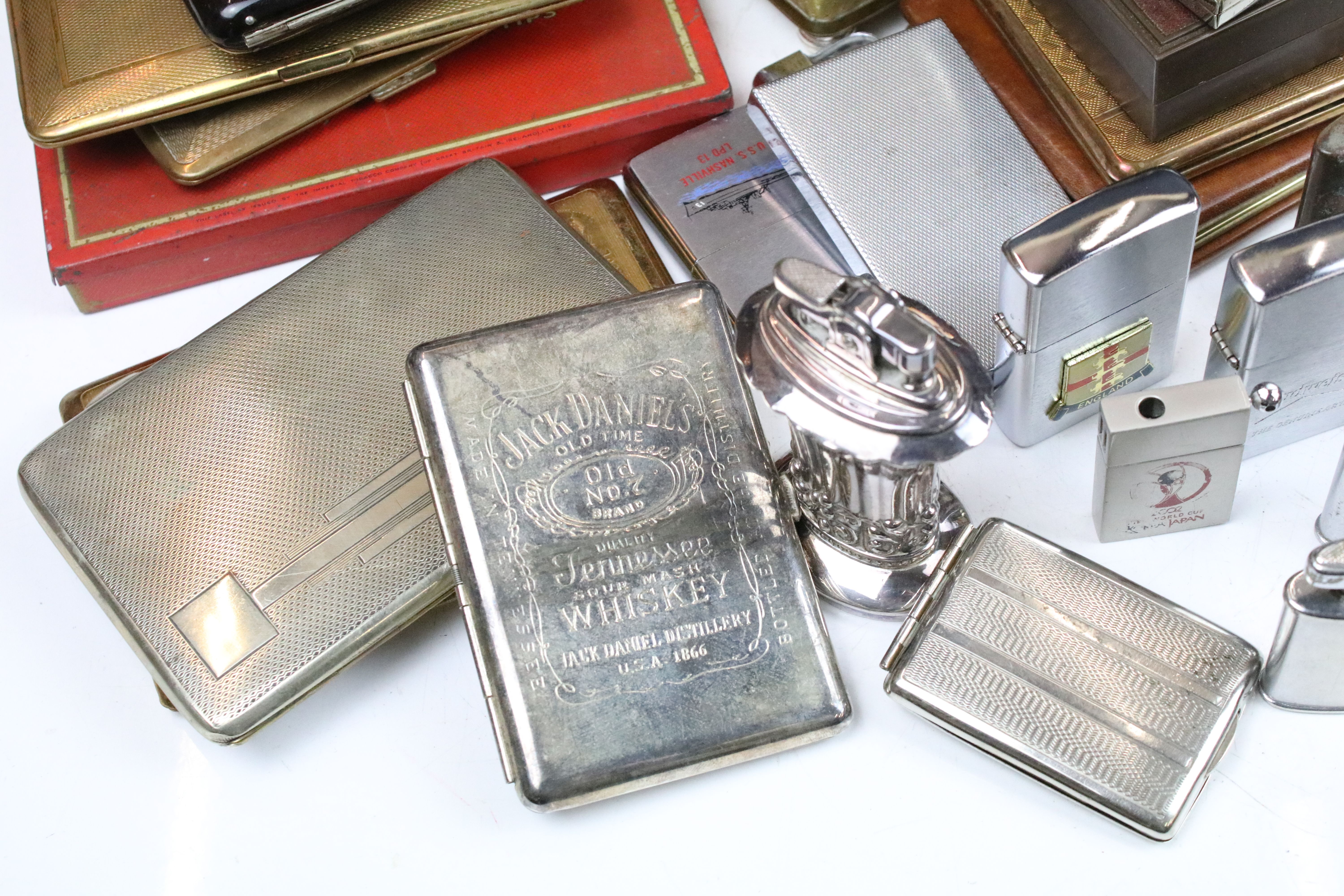 Mixed collectables to include a silver toast rack, lighters (featuring Ronson), cigarette cases / - Image 7 of 14