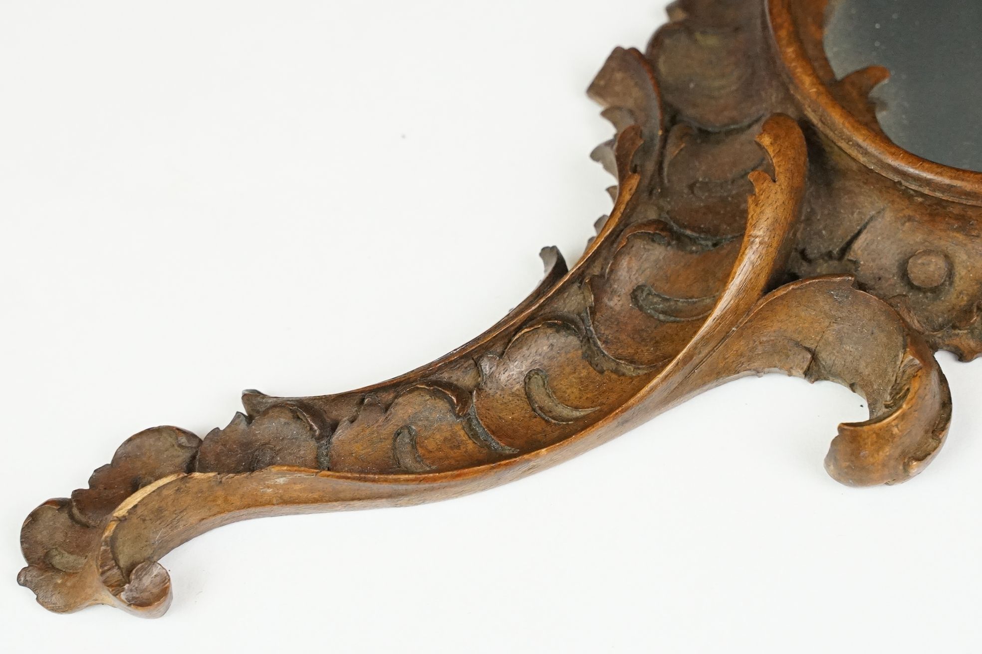 An antique carved wooden Black Forest hand mirror with foliate decoration. - Image 3 of 5