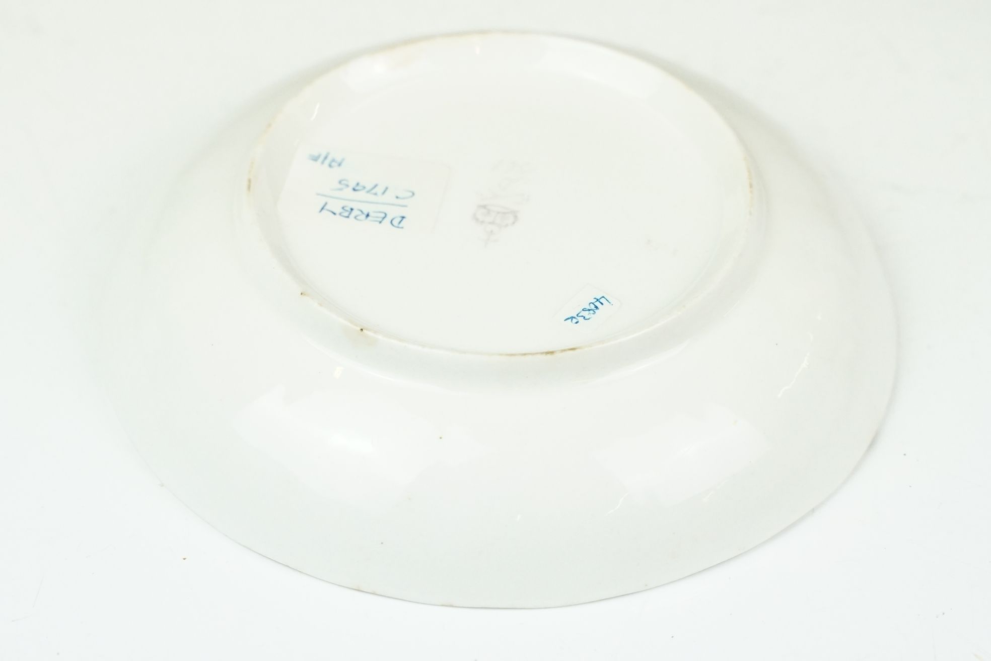 Collection of ceramics, to include: a pair of Derby plates, each 22cm diameter, a matching heart - Image 12 of 22