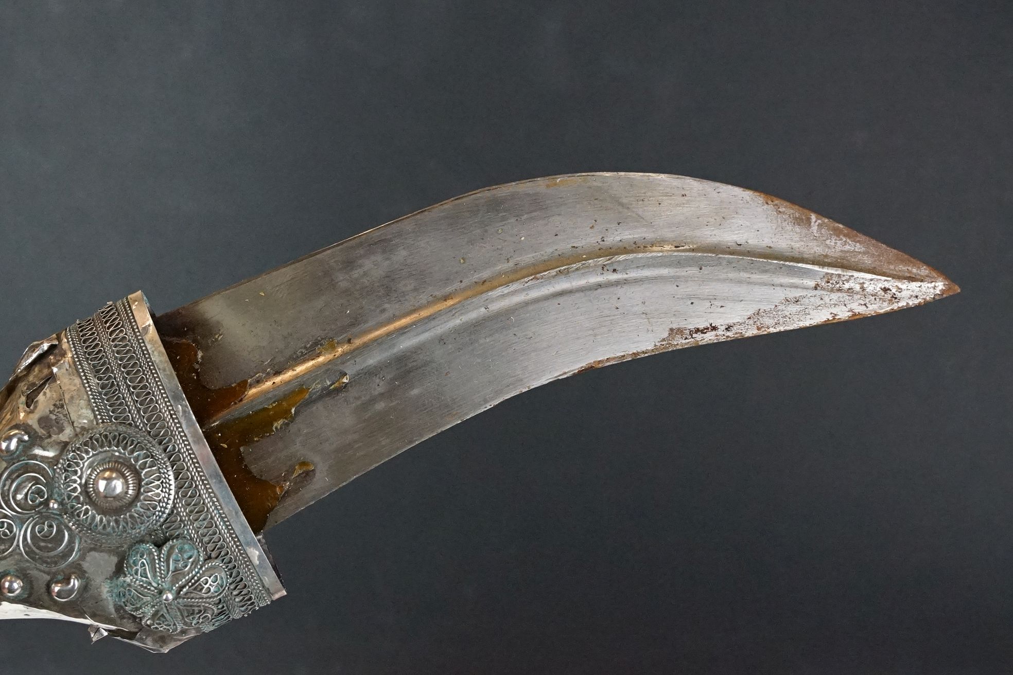 A late 19th / early 20th century Yemin silver mounted over leather sheath Jambiya. - Image 4 of 9