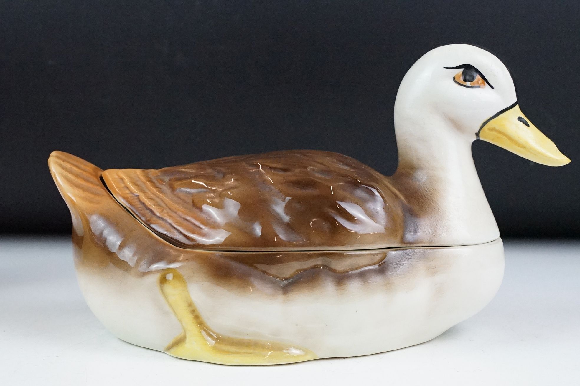 Emma Bridgewater egg holder in the form of a chicken sitting on a nest, 24cm long together with a - Image 2 of 12