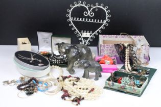Collection of mixed jewellery & watches, mostly costume jewellery, featuring silver, also