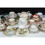 Collection of mixed tea ware to include late 19th / early 20th C examples, mostly cups & saucers,