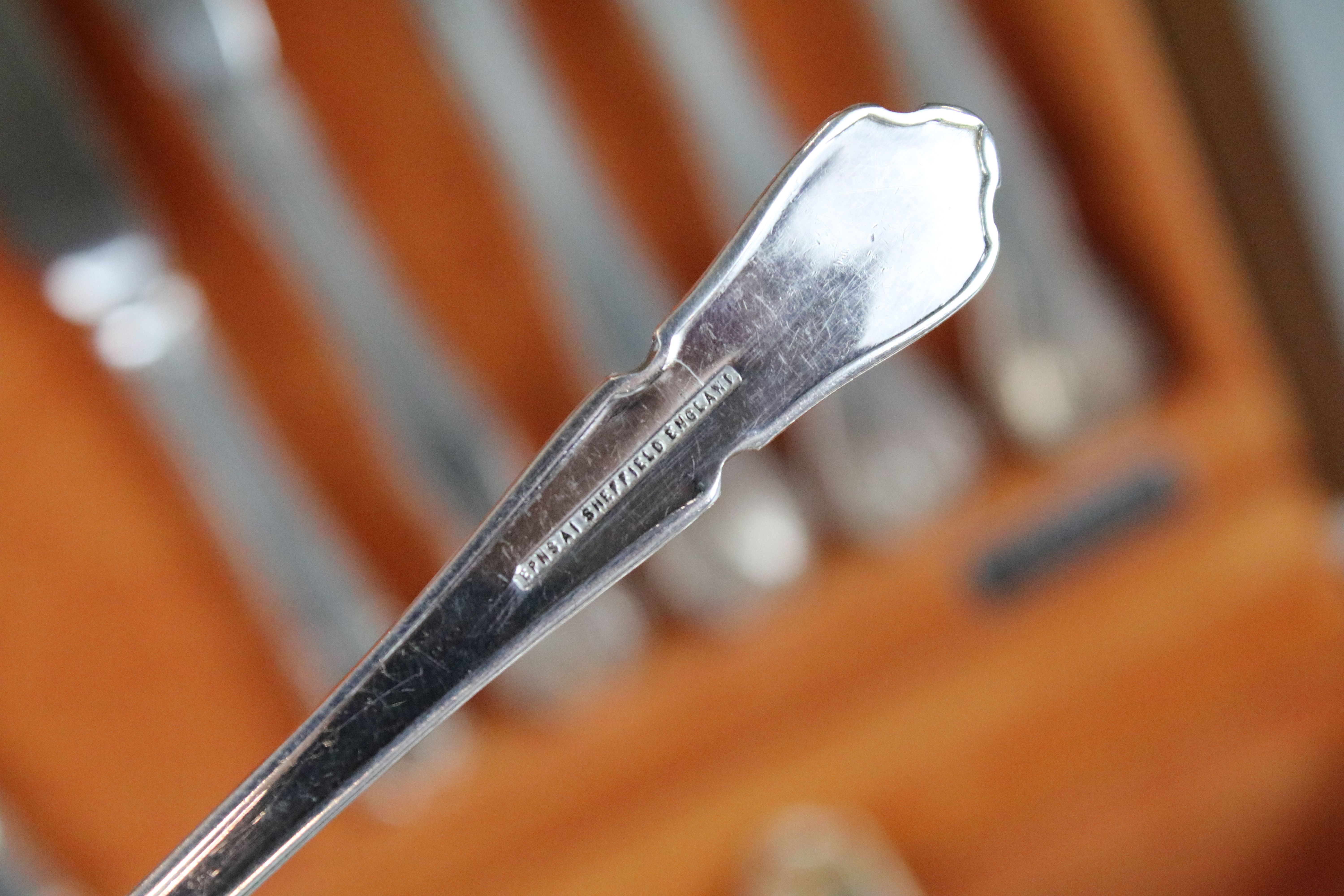 Oneida 'Flexfit' canteen of silver plated cutlery, together with a silver plated fish serving - Image 5 of 11