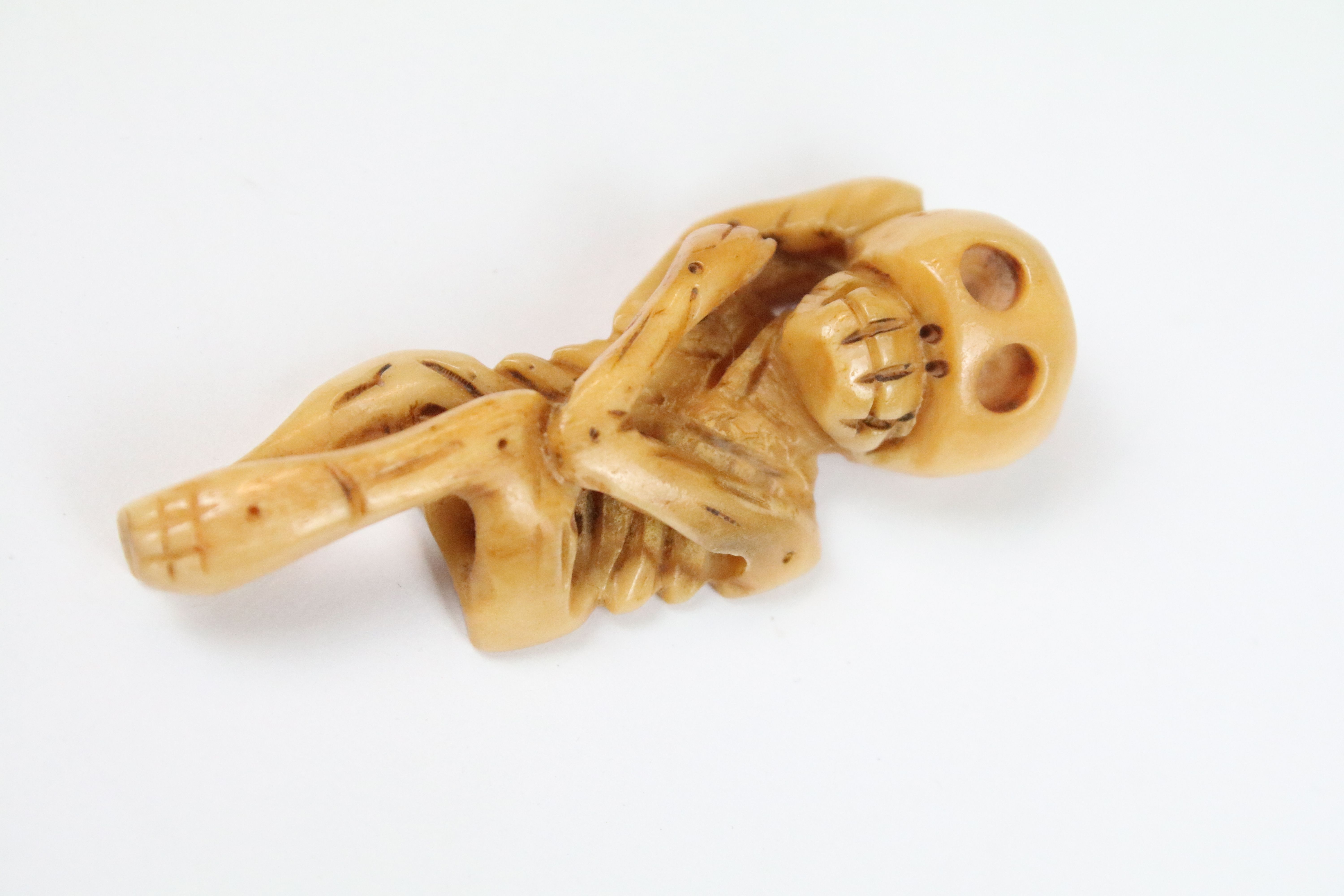 Two carved Netsuke in the the form of skeletal figures. - Image 2 of 5