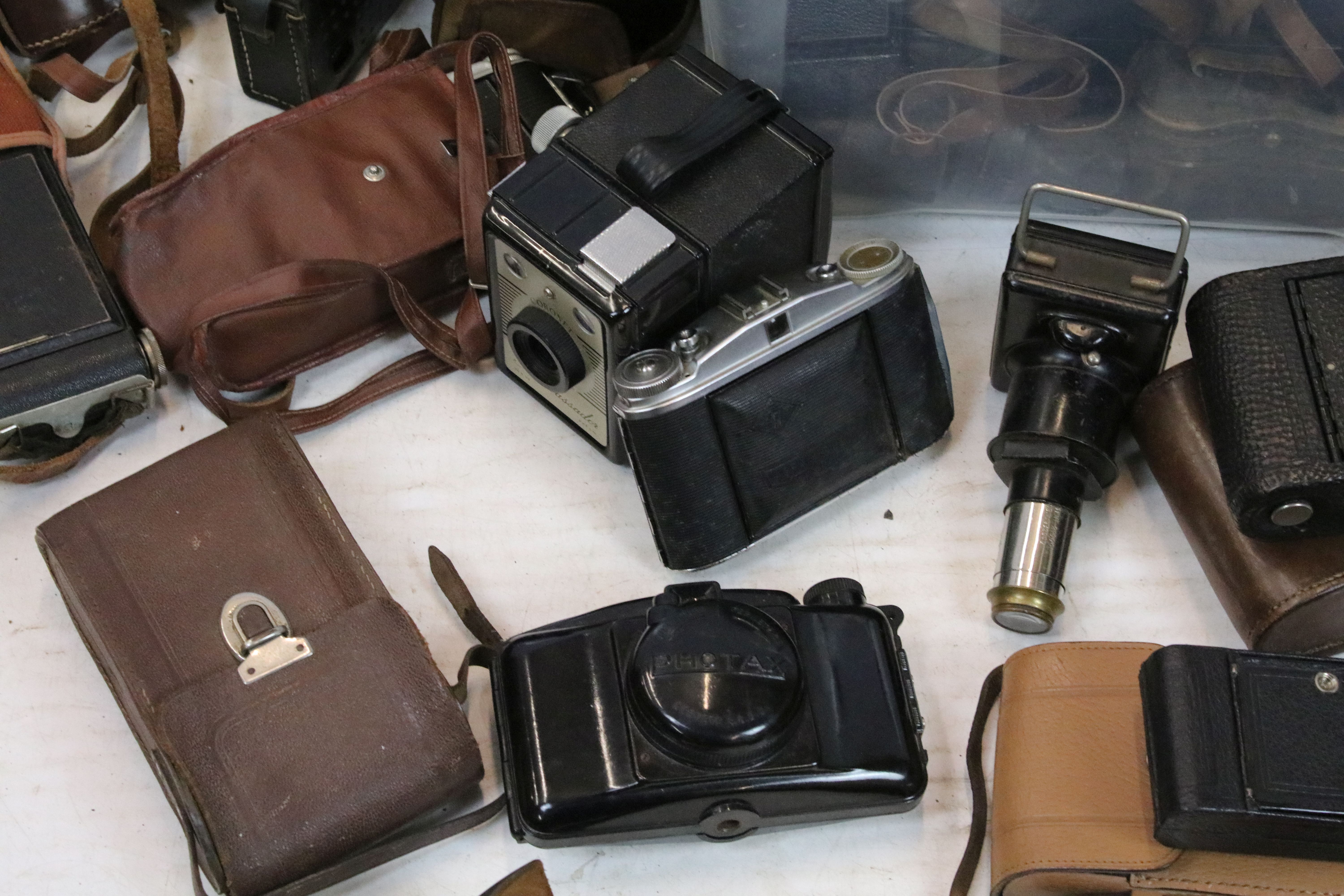 Photographic Equipment - A collection of cameras & accessories to include Agfa, Folding Brownie - Image 5 of 7